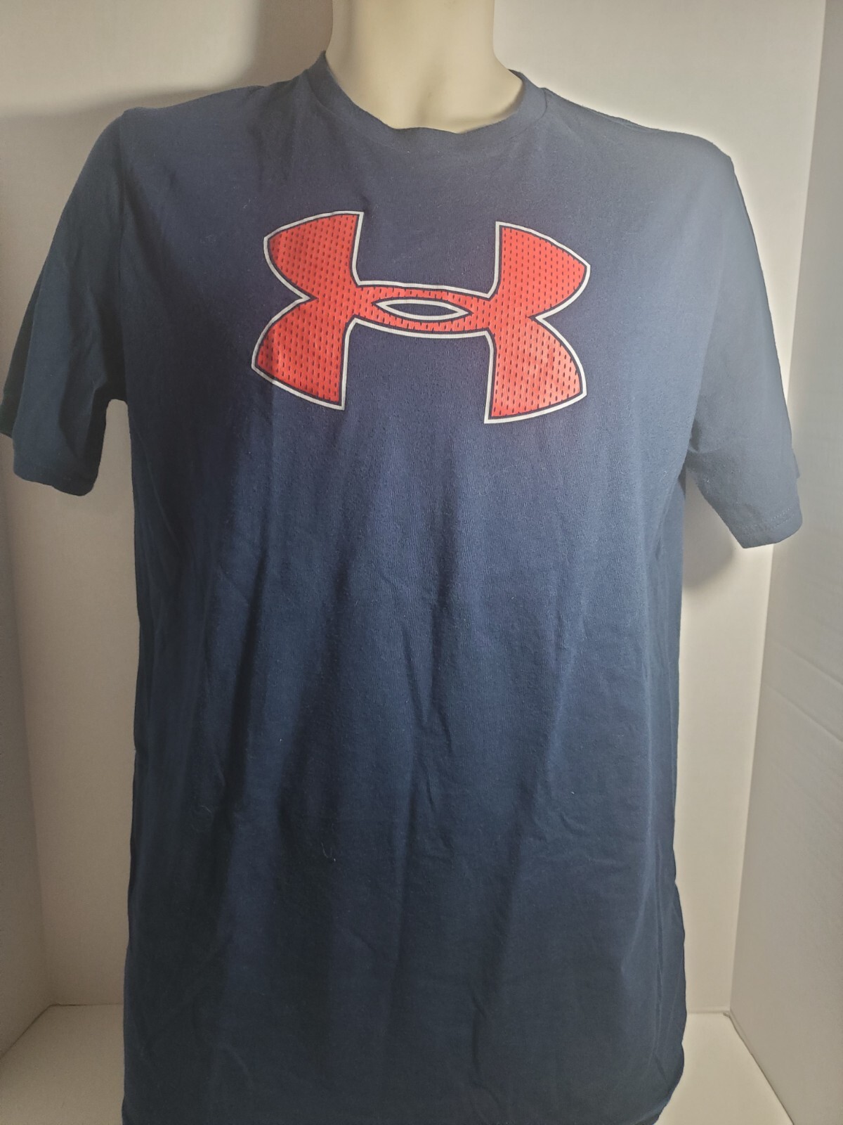 Underarmour Navy Blue Red Logo T-shirt Size Medium M Short Sleeved