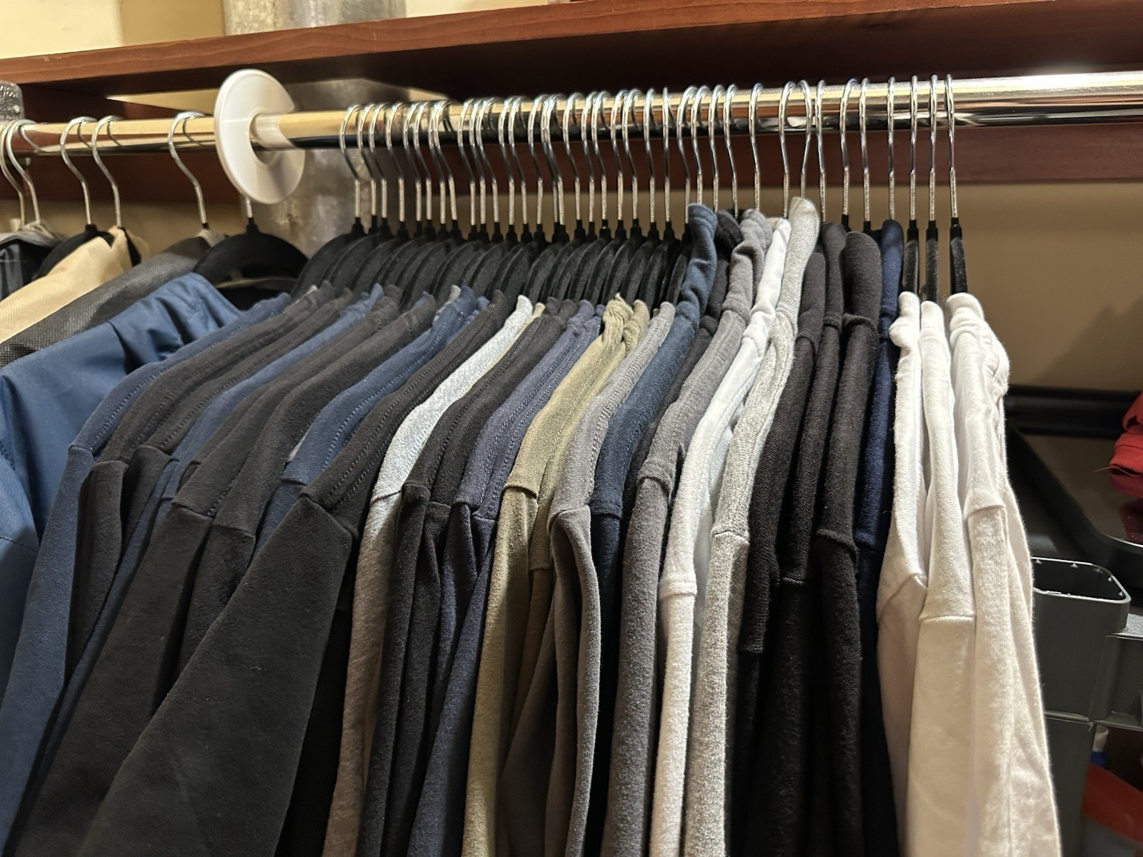 HUGE True Classic Men’s Medium/Large T-Shirt Lot 40 Shirts – Most Never Worn