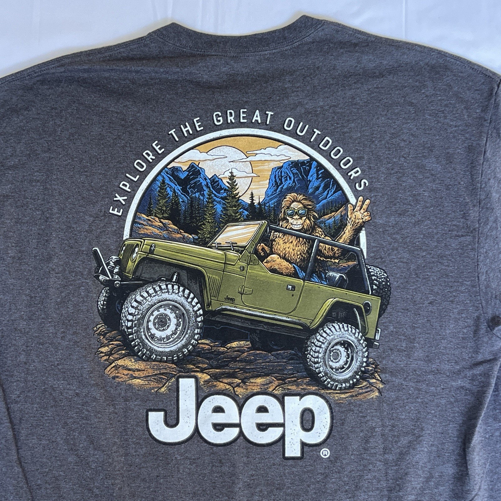 Jeep Shirt XL Gray Wrangler Yeti Sasquatch Explore Outdoors Cherokee Big 3214