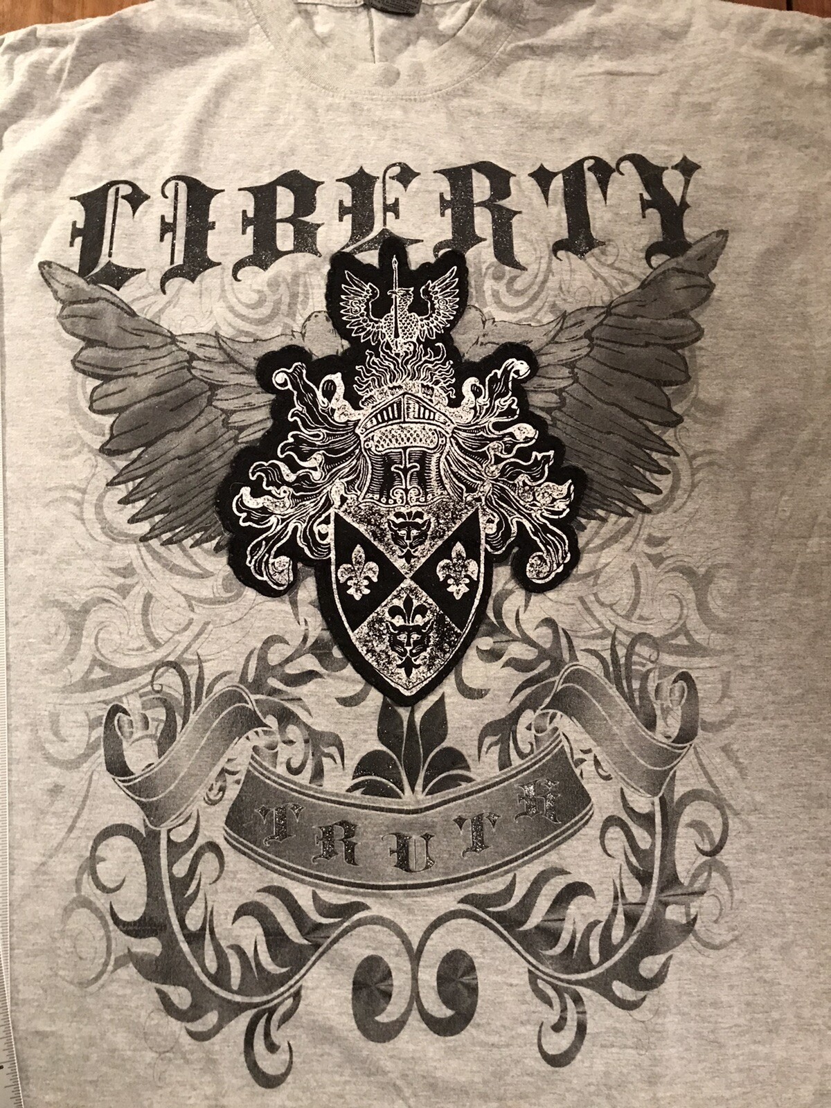 Credos For Men “Liberty Truth” Crest Design Mens 3XL Gray Tshirt. EUC