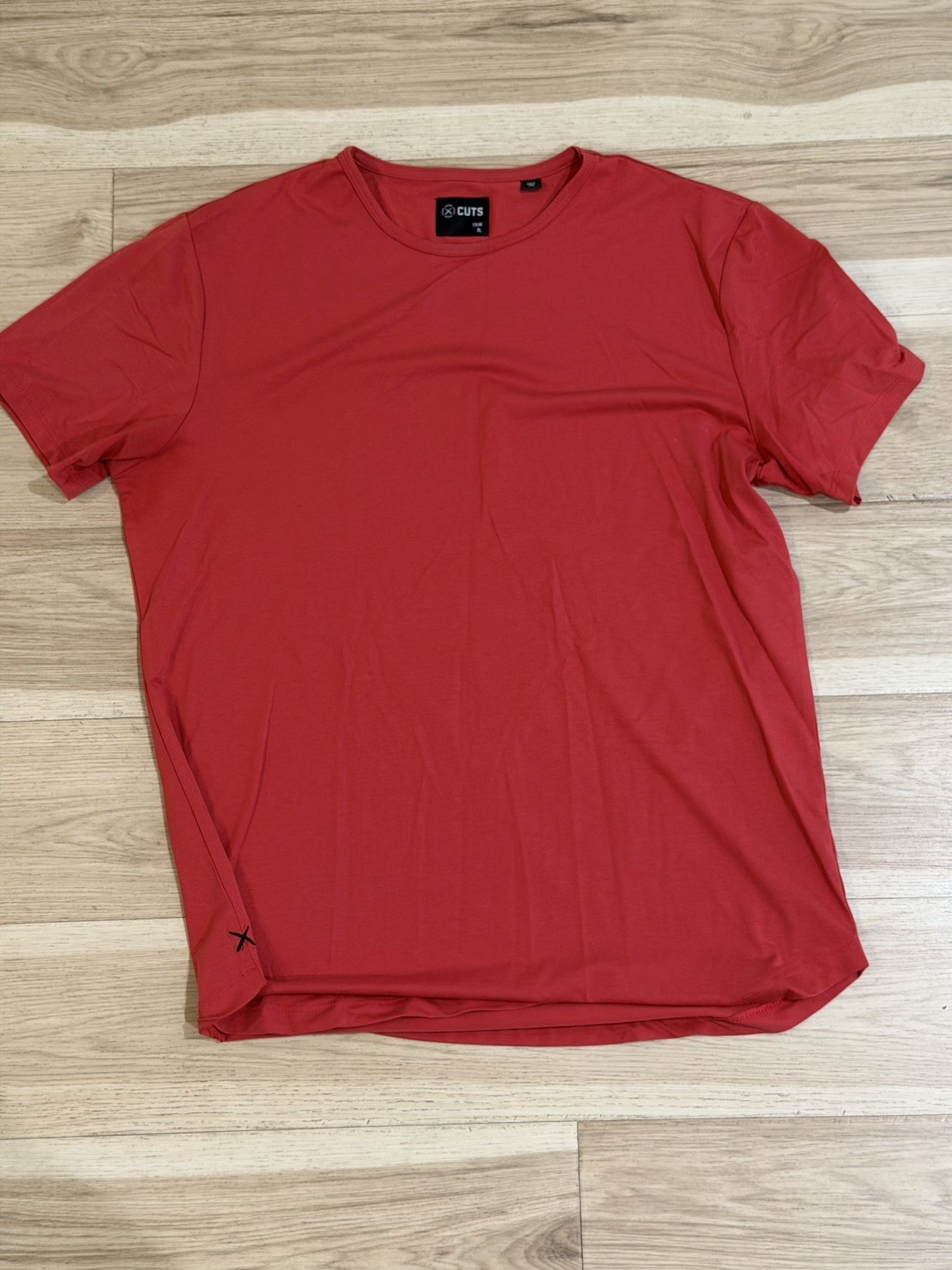 Cuts Clothing Crew Neck T-Shirt Men’s XL Trim Fit Red Coral Curved Hem
