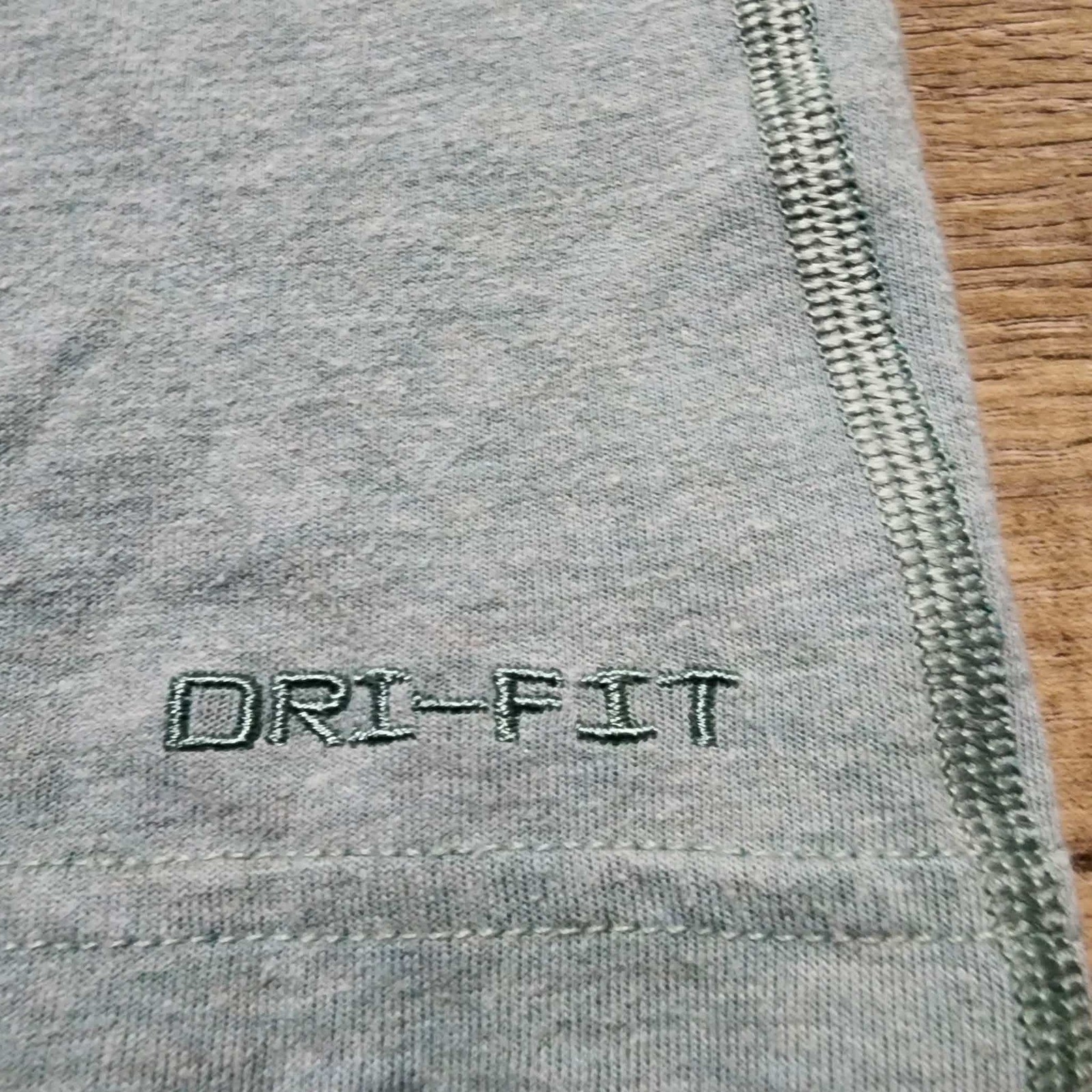 Nike Dri Fit Mens Large Light Green Heathered Training T-Shirt Vent Holes