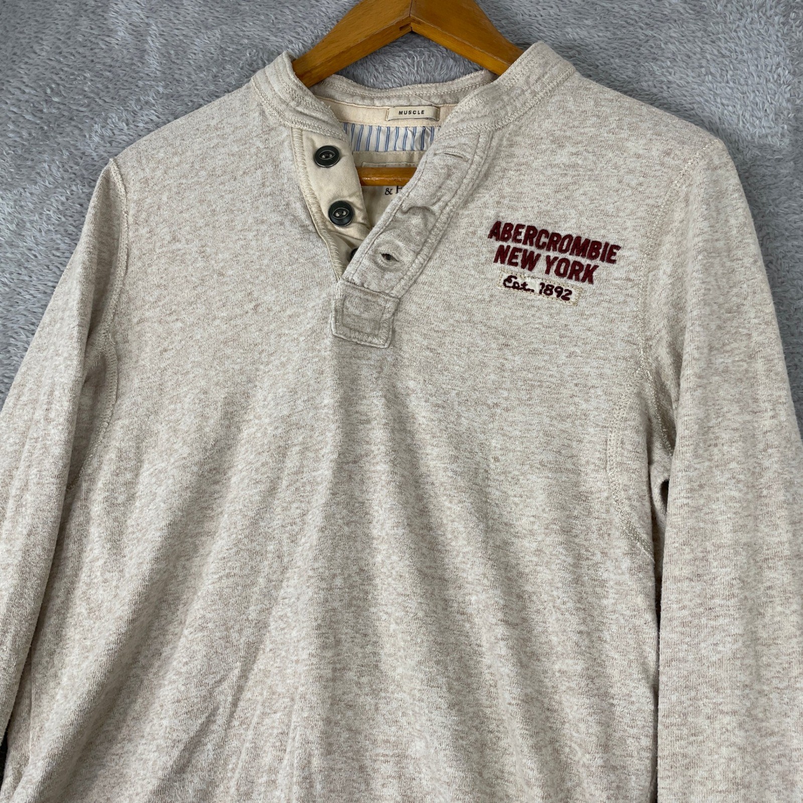 Abercrombie & Fitch Shirt Mens Medium Beige Henley Muscle Fit Y2K Preppy Logo