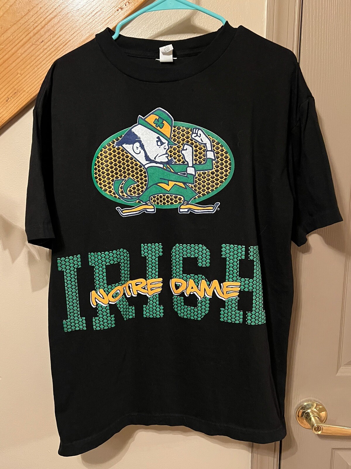Vintage NCAA Notre Dame Fighting Irish Single Stitch T Shirt L Raised Graphics