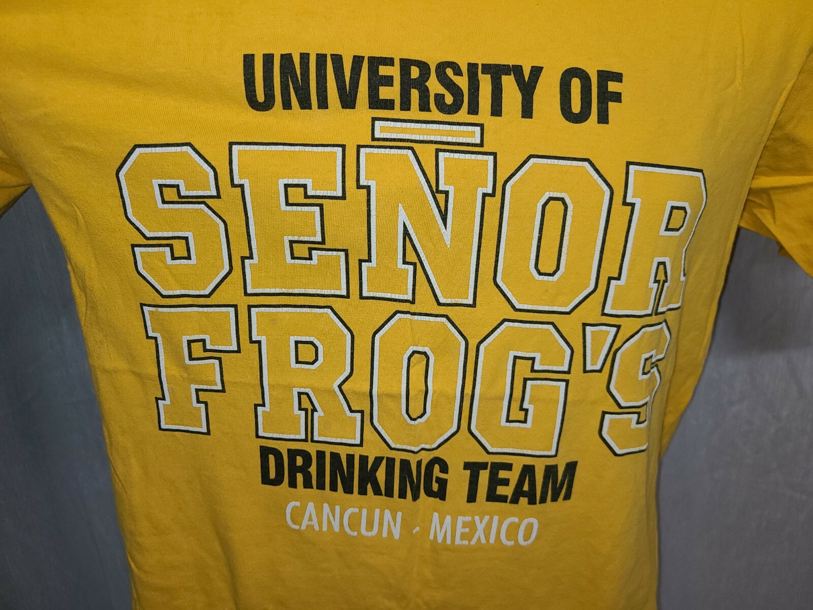 University of Senor Frogs Drinking Team Cancun Mexico Adult Medium Yellow TShirt