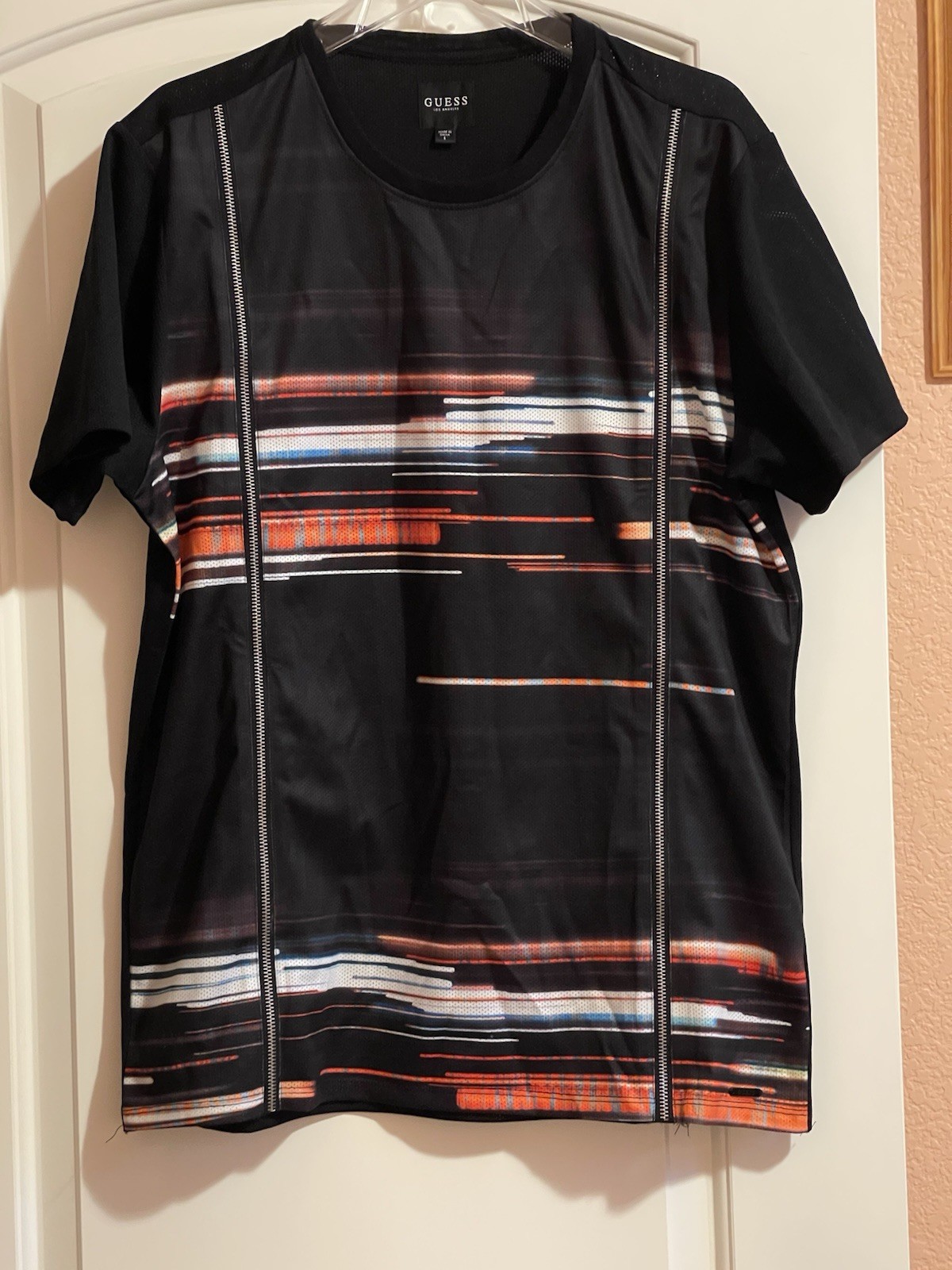 GUESS LOS ANGELES MEN CREWNECK , ZIPPER DETAIL, COLORFUL GRAPHIC PRINT~SHIRT Lg.