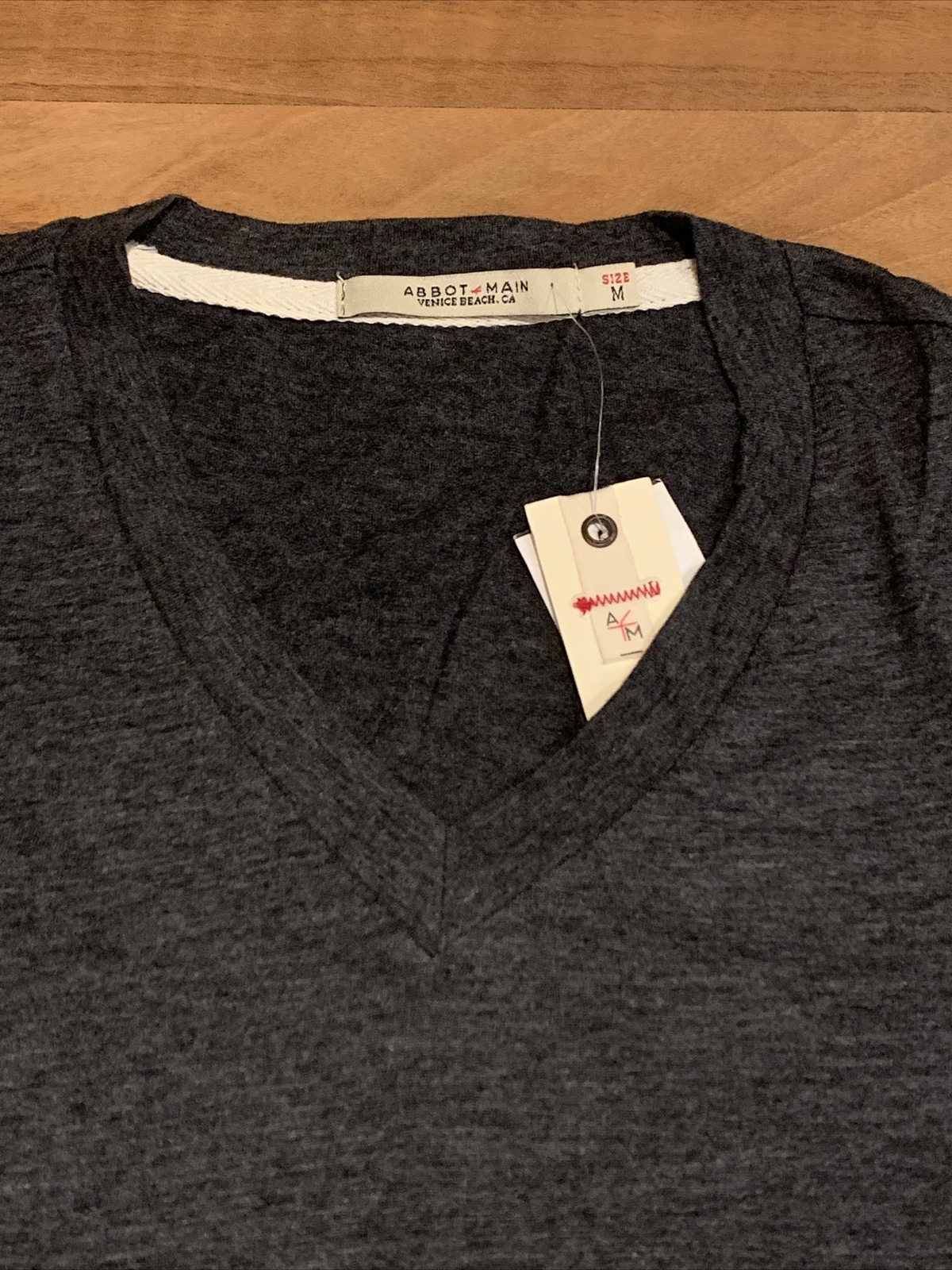 ABBOT & MAIN (Sz M or L) Men’s Basic V-Neck Tee T-Shirt Tri Blend Casual, Gray C