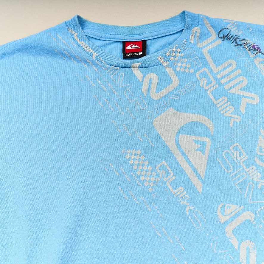 Vintage 90s Quiksilver Graphic T-Shirt Men’s L Blue Wave Logo Wrap Around