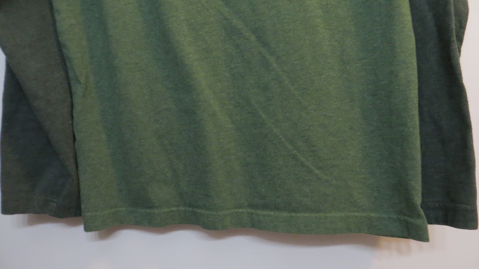 Brooks Brothers Shirt Mens Small Green Raglan Long Sleeve Tee Preppy Retro Top