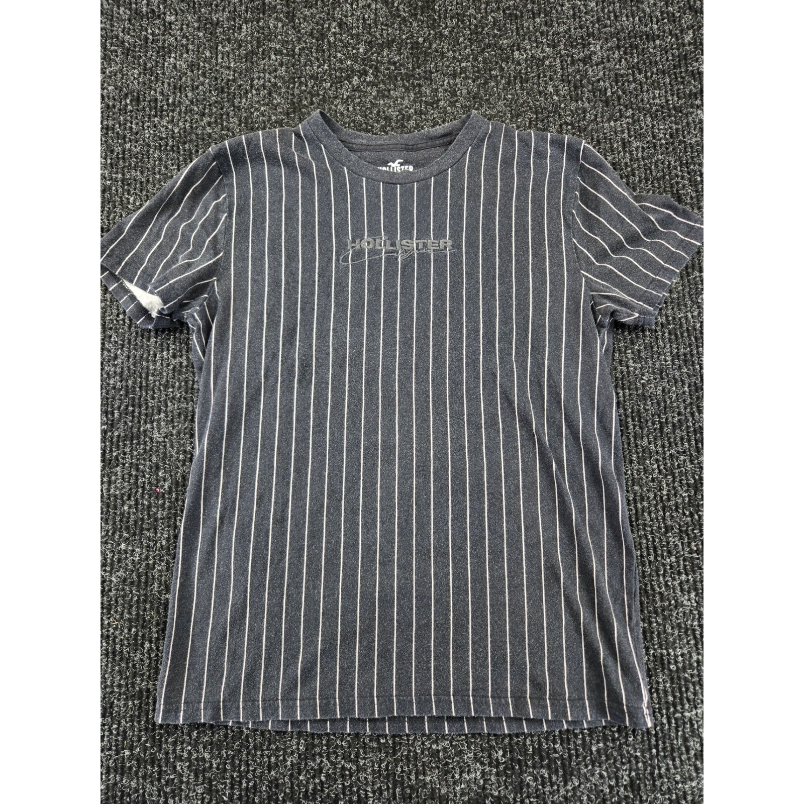 Hollister Must-Have Collection Mens Small Grey White Pinstripe Logo T-Shirt S