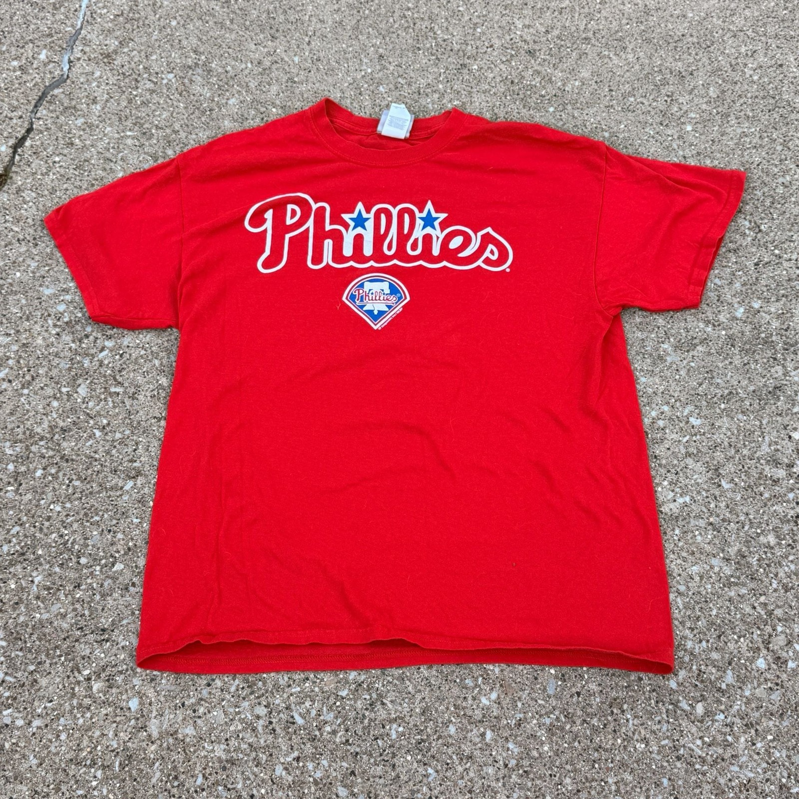 Philadelphia Phillies MLB Genuine Merchandise Red Graphic T-Shirt