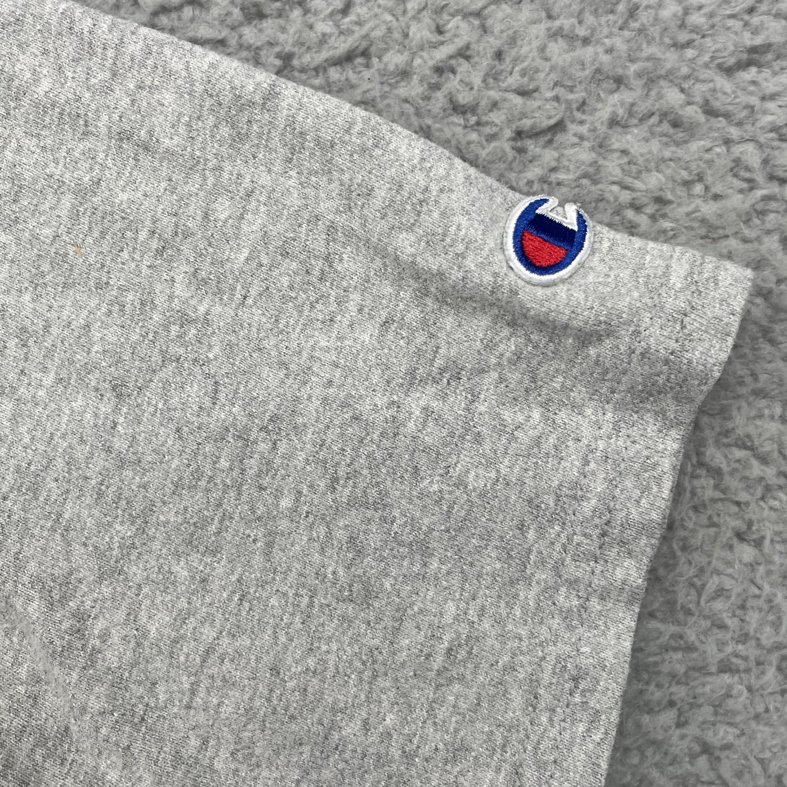 Champion T-Shirt Men’s Large Gray Patch Logo Sportswear Academia Travel Workwear