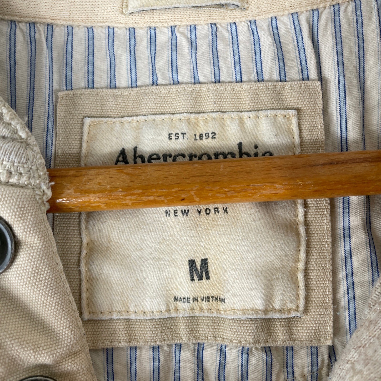Abercrombie & Fitch Shirt Mens Medium Beige Henley Muscle Fit Y2K Preppy Logo