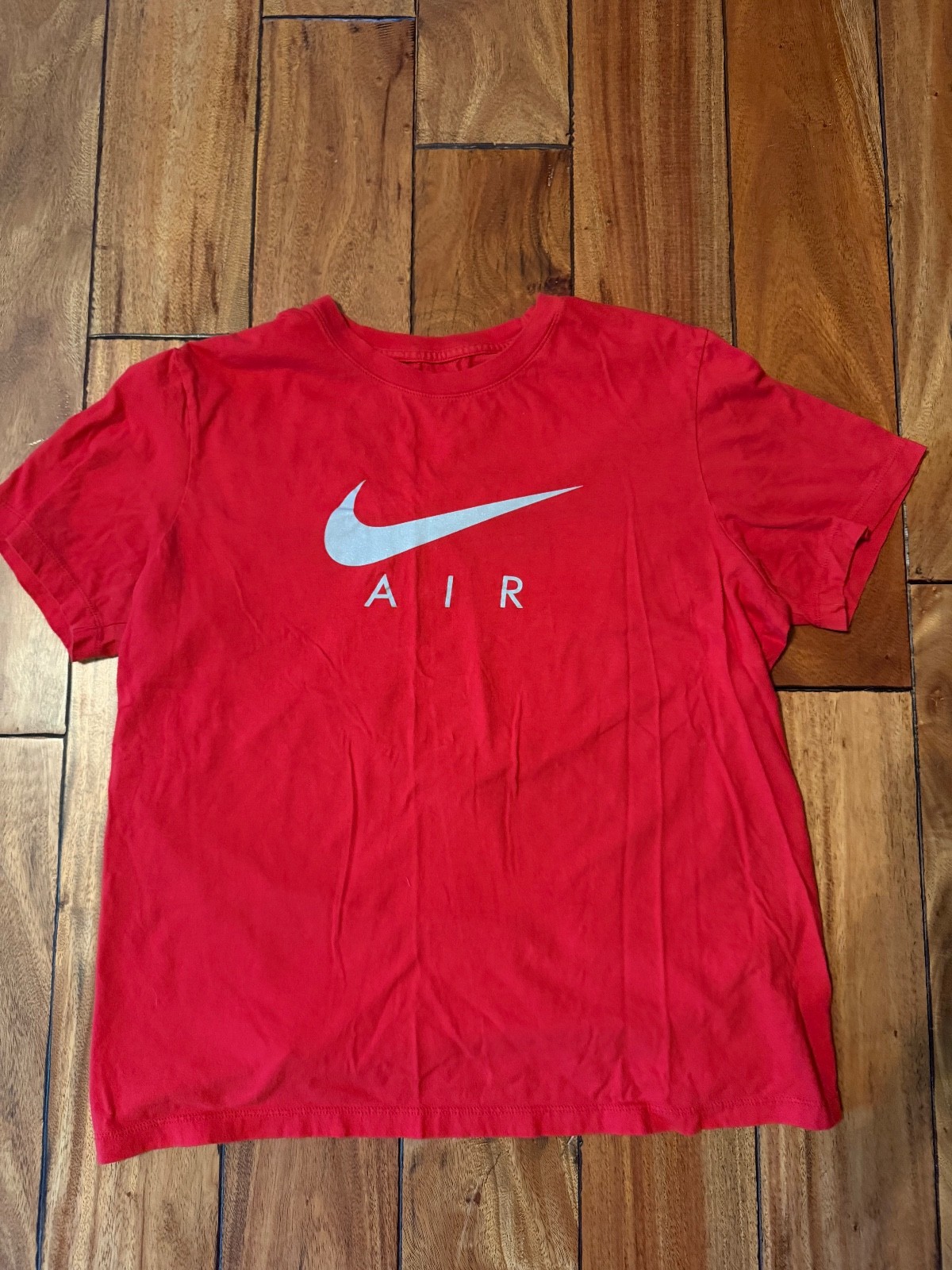 Men’s Nike Air Swoosh Graphic T-Shirt Red Metallic Silver Size L -BV0626-657