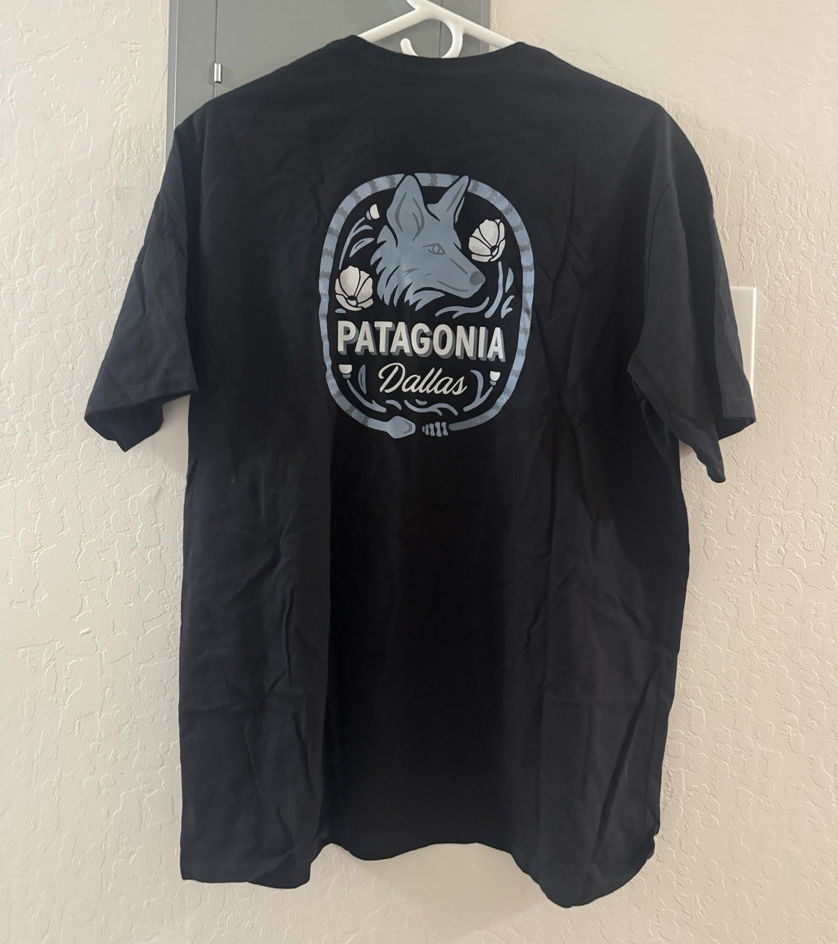 Patagonia Responsibili-Tee Dallas Wolf Graphic T-Shirt Black Men’s M 37728 BLK