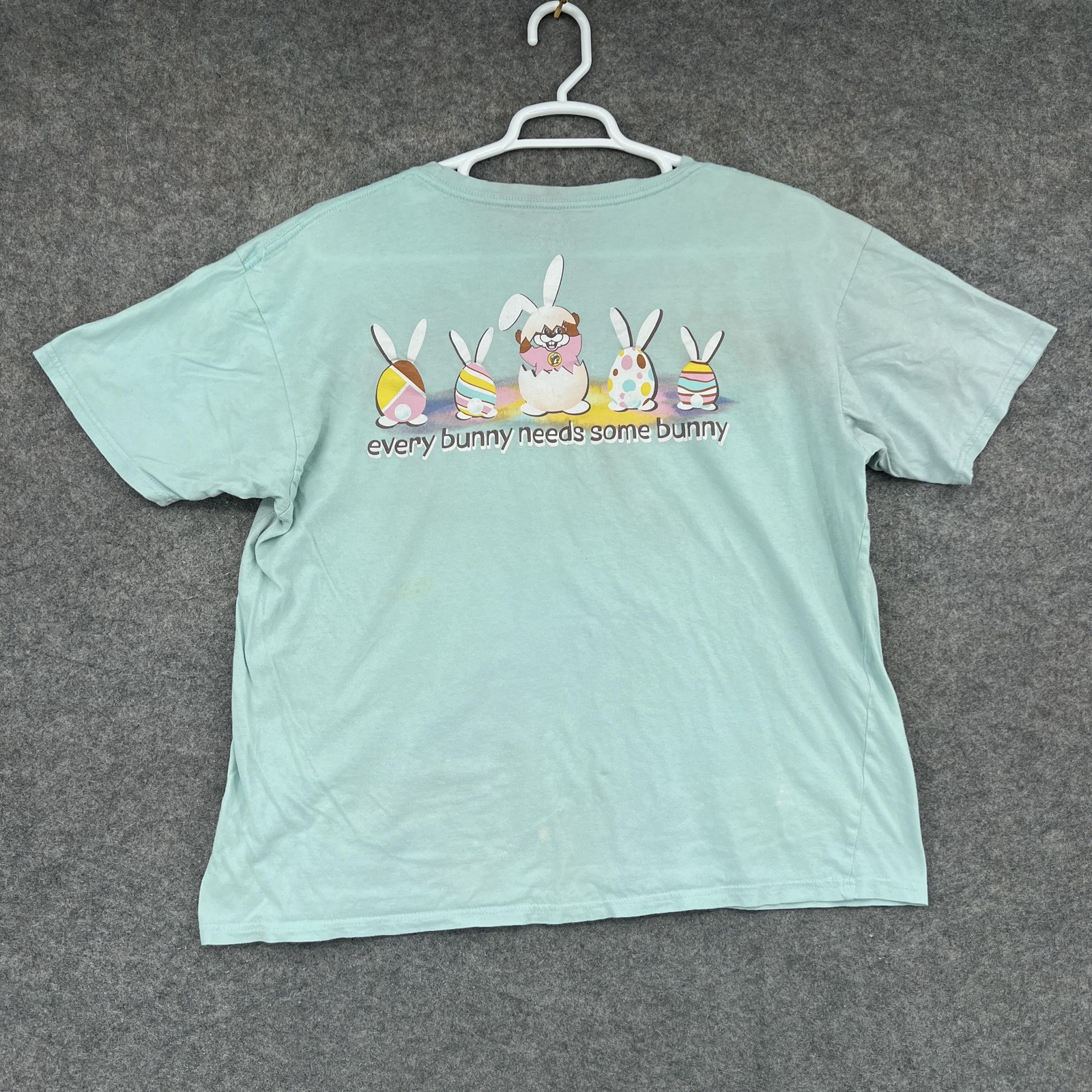 Buc-ee’s Shirt Mens XL Green Short Sleeve Bunny Easter Graphic Crew Neck Tagless