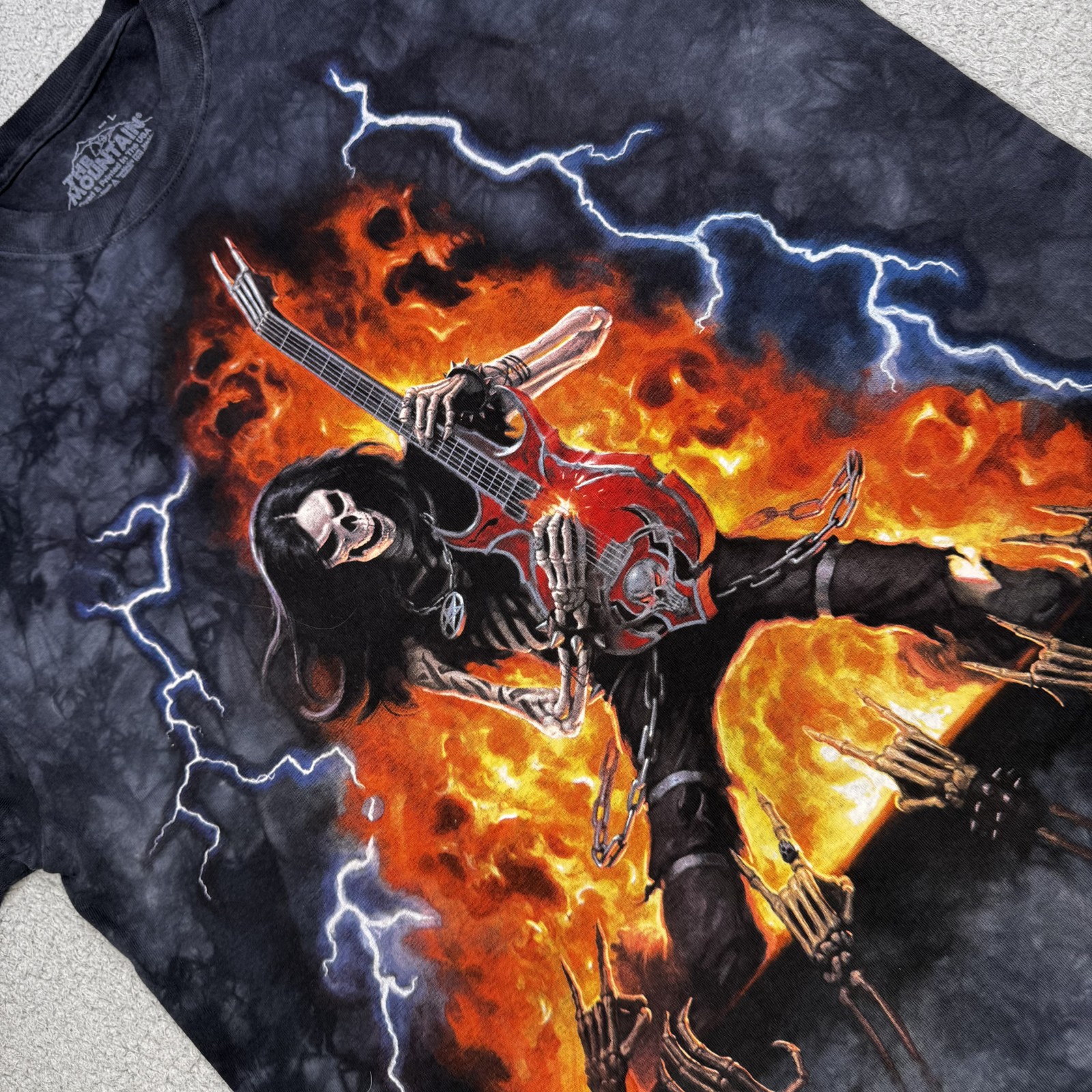The Mountain Shirt Mens Large Skeleton Guitar Flames Lightning James Ryman 2011