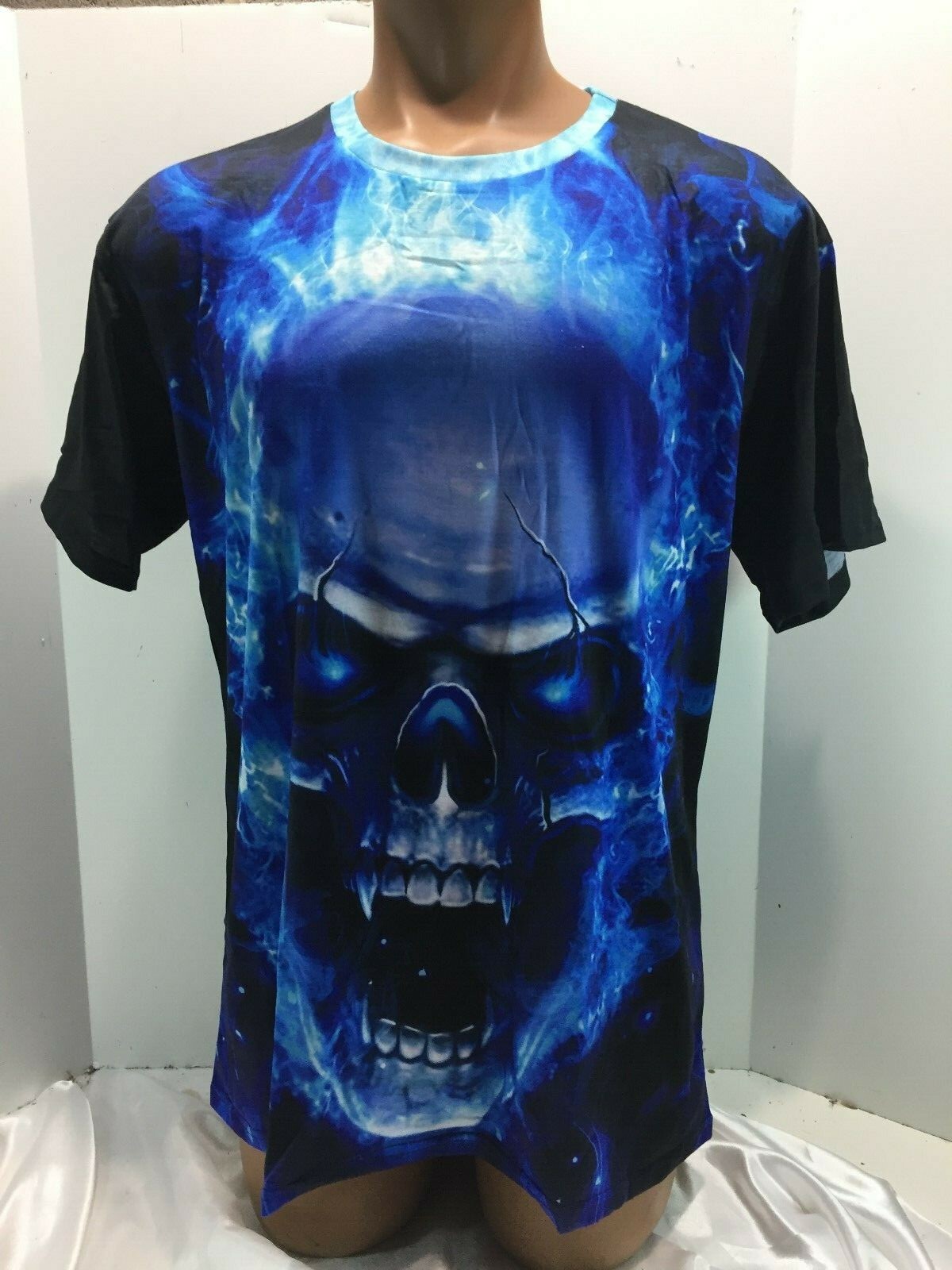 Unisex T Shirt Vampire Goth DEATH Skull Size XL See Measurments in description