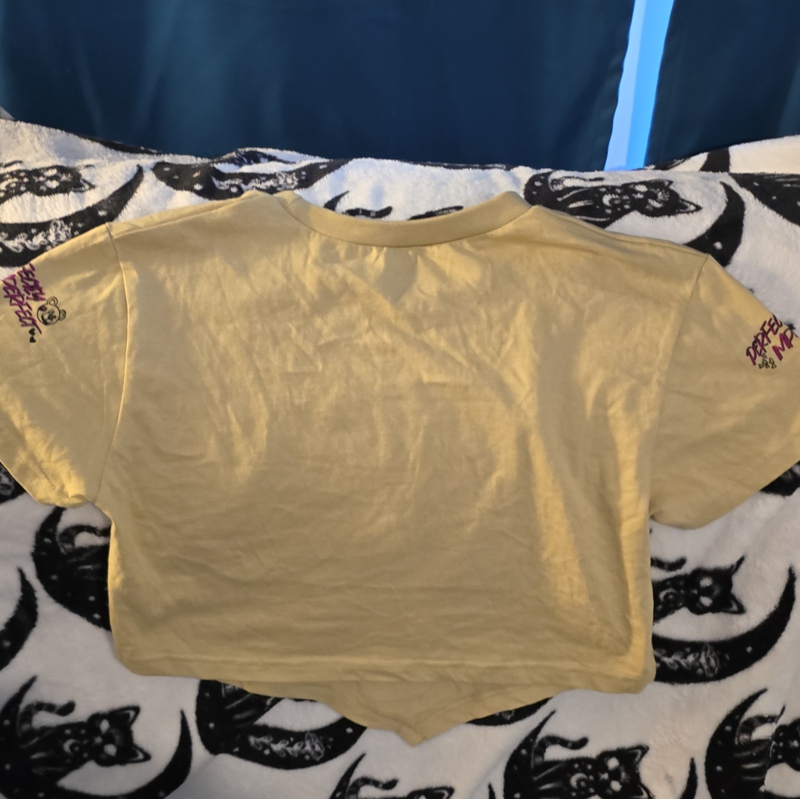 On Fire Men’s S Beige Crew Neck Short Sleeve Cotton Cropped Bear Graphic T-Shirt