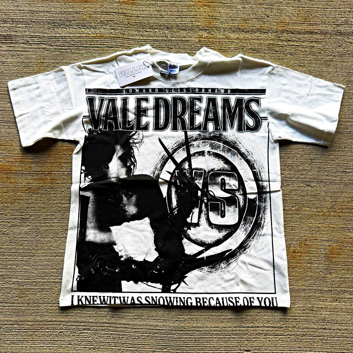 Valley Edward Scissorhands “Vale Dreams” White/Black Graphic Logo Tee S
