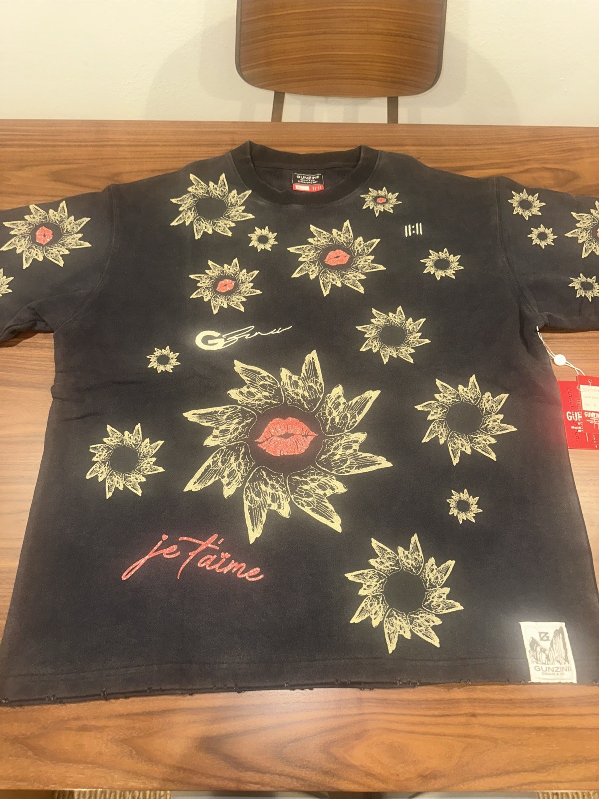 Gunzinii Heavy T-shirt XL Distressed “I Love You” Rhinestones Glitter Kisses