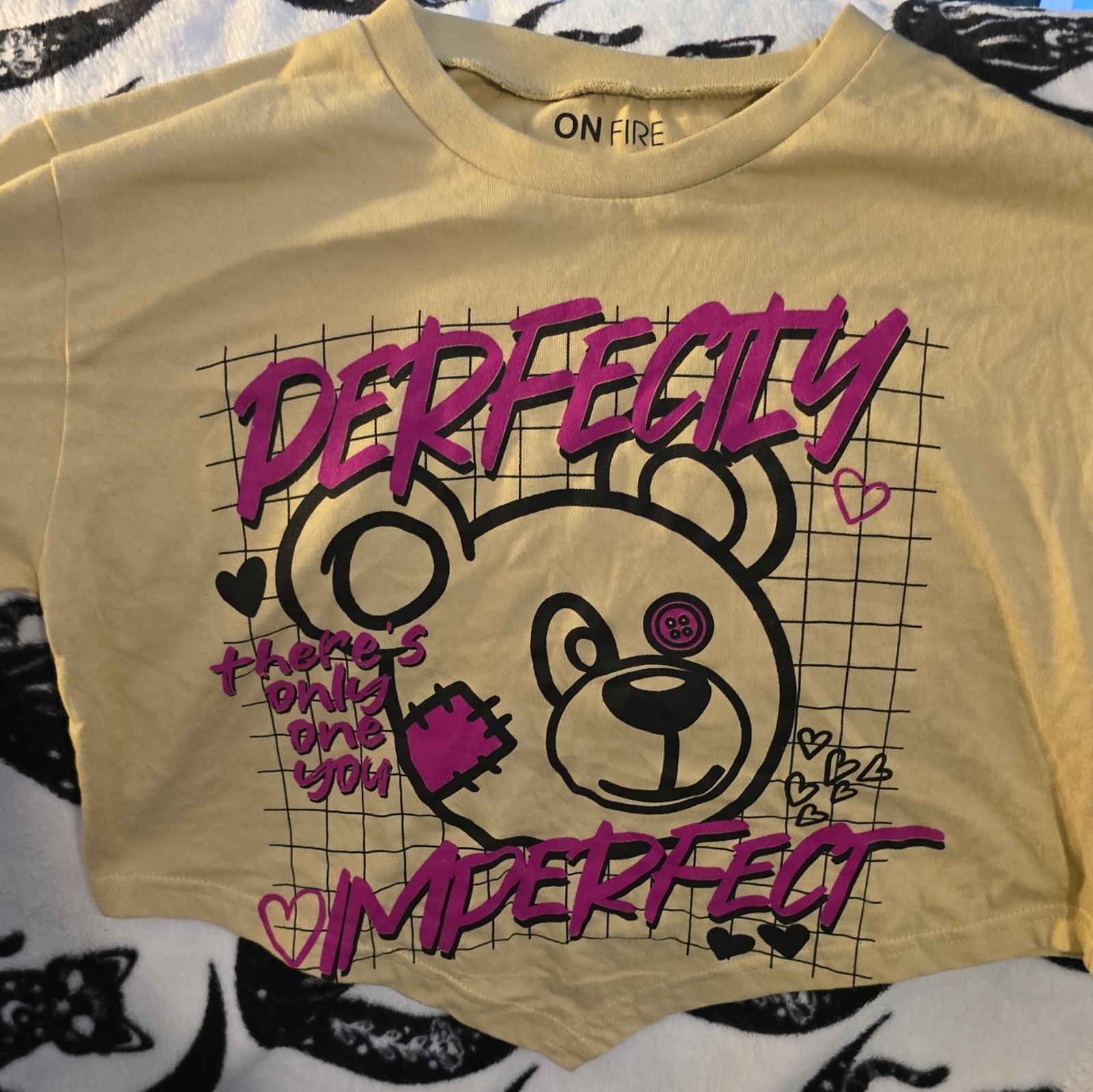 On Fire Men’s S Beige Crew Neck Short Sleeve Cotton Cropped Bear Graphic T-Shirt