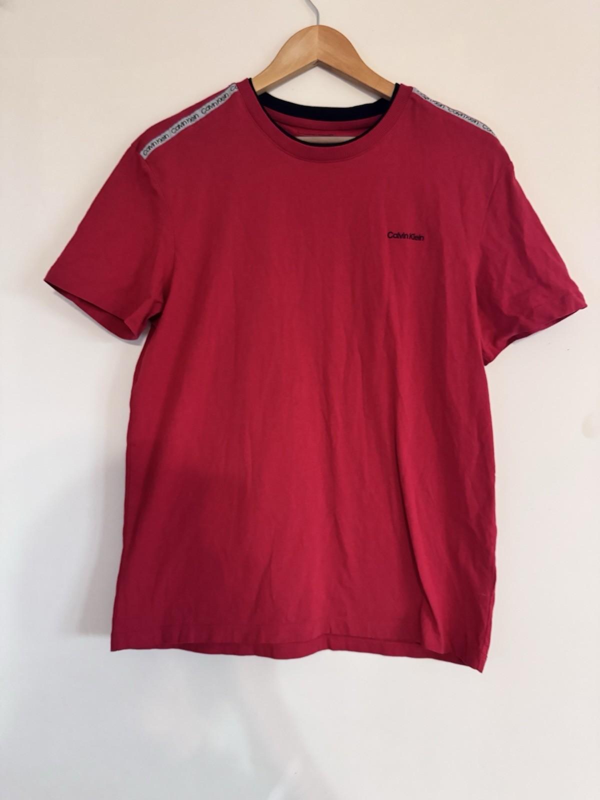 Calvin Klein Tshirt Men’s Medium Red Navy Classic 90s 2000s Active Preppy Classy