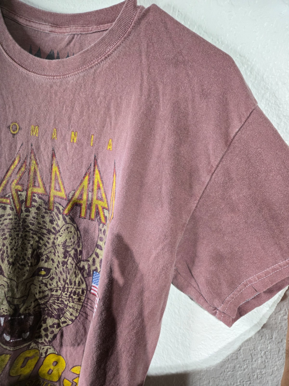 Def Leppard T-Shirt Mens Size Small Purple Retro Rock Band Pyromania Tour Tee
