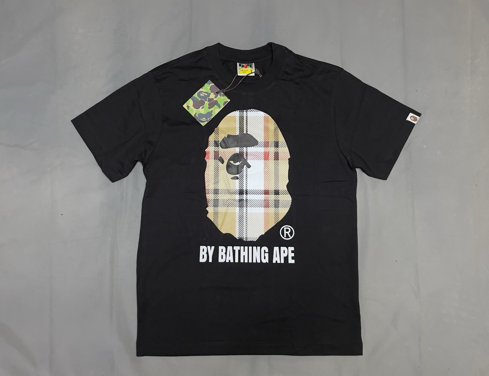 A Bathing Ape Black Graphic Logo Cotton Men’s Short Sleeve Crew Neck T-Shirt