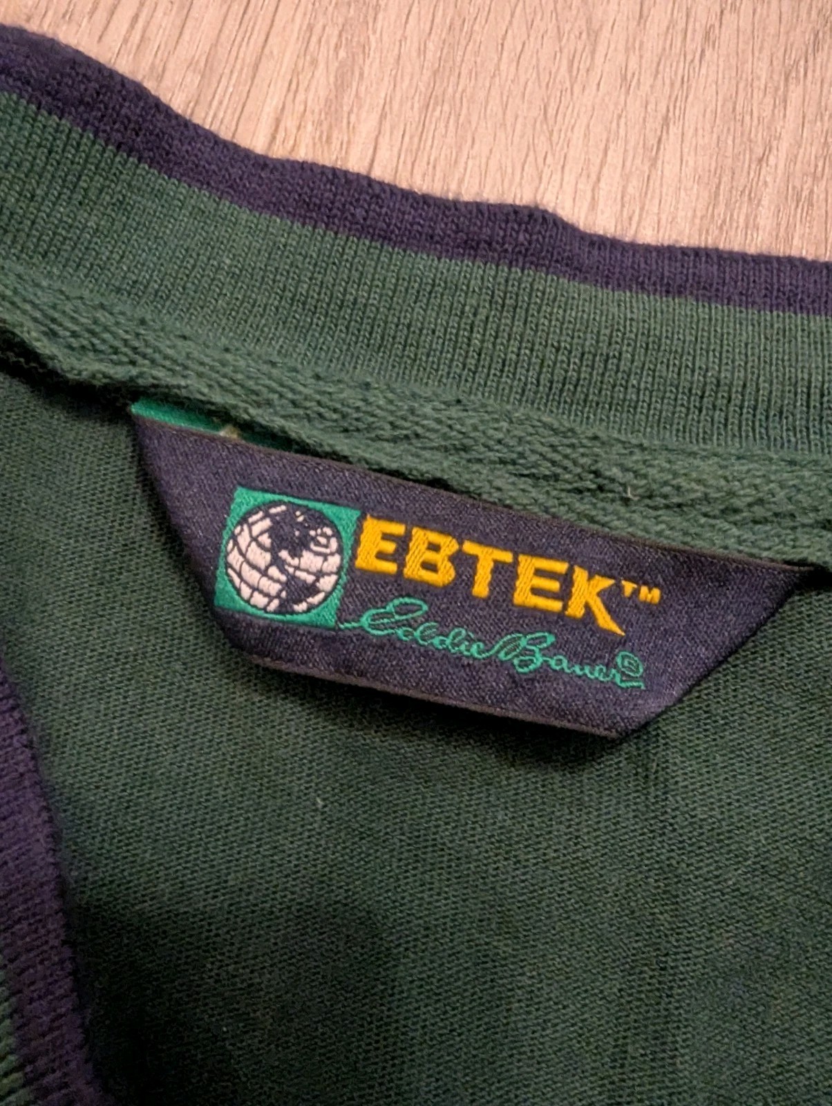 Eddie Bauer EBTEK Vintage Y2K Men’s L Green/White Colorblock V-Neck Logo T-Shirt