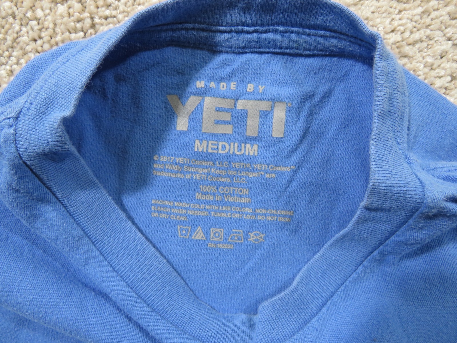 VTG Yeti Coolers Built For the Wild boar Hog Camping Razorbacks Blue T-Shirt M