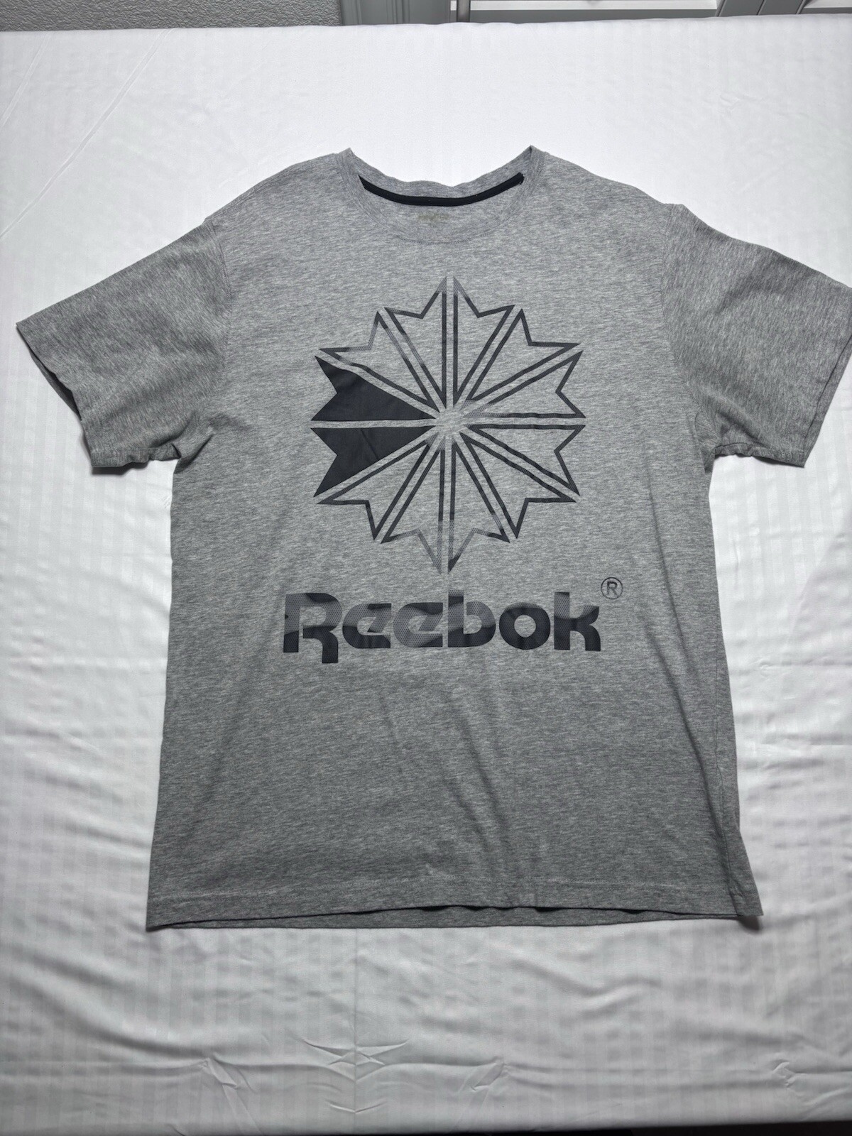 Reebok Spell Out Logo Sports Athletic Gray Short Sleeve Shirt Men’s Size Large