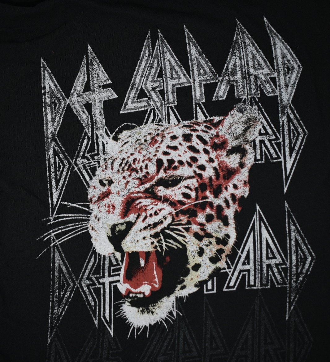 Def Leppard Leopard Graphic Band T-Shirt Black 2021 Licensed Rock Tee L