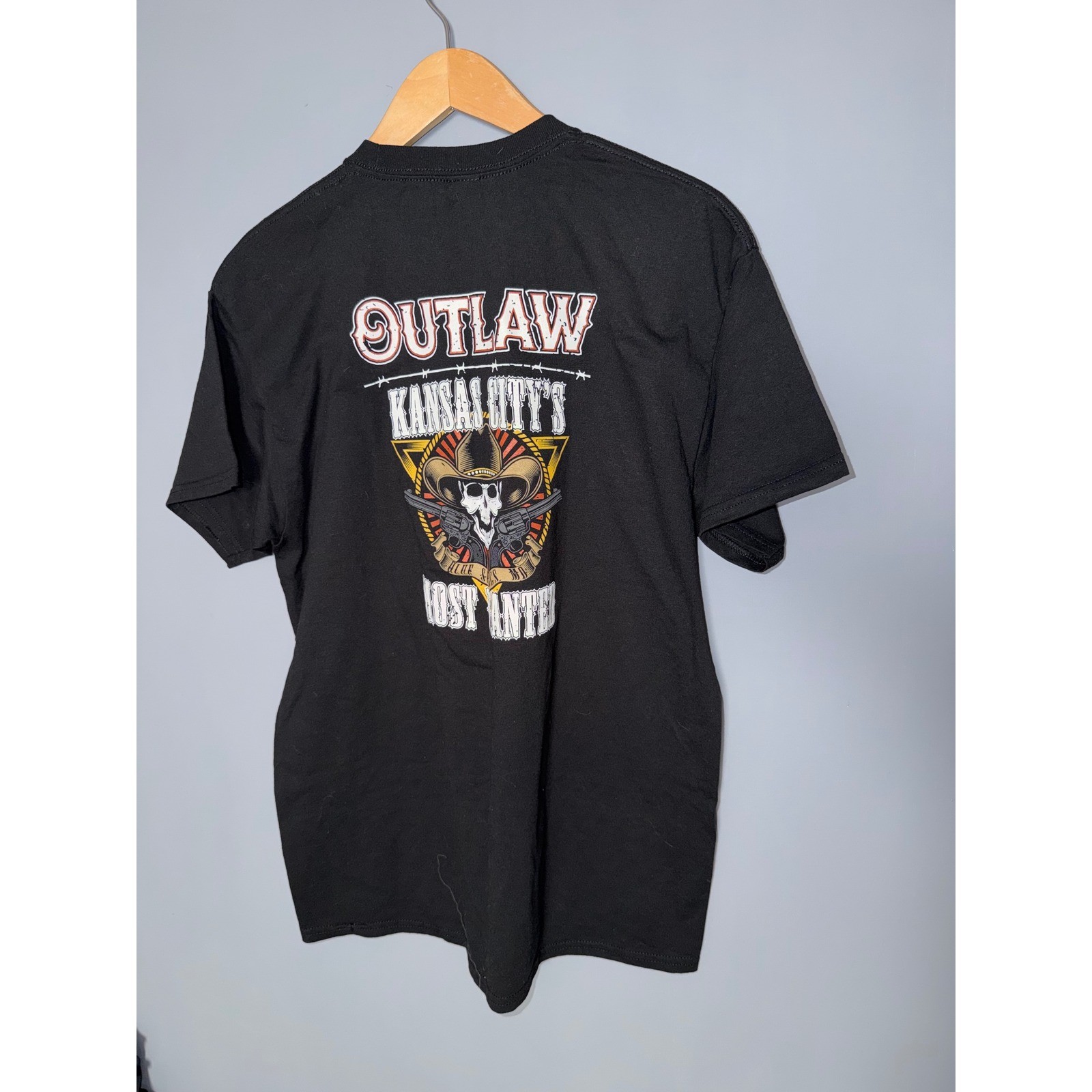 Outlaw Kansas City Skull Guns Cowboy Hat T Shirt Mens Large Gildan DryBlend