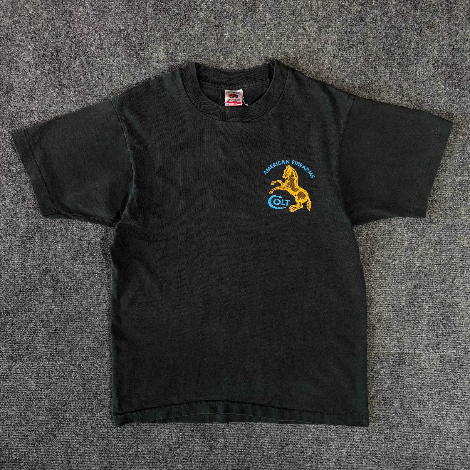 VINTAGE 90s FRUIT OF THE LOOM COLT AMERICAN FIREARMS SING STITCH T-SHIRT / M