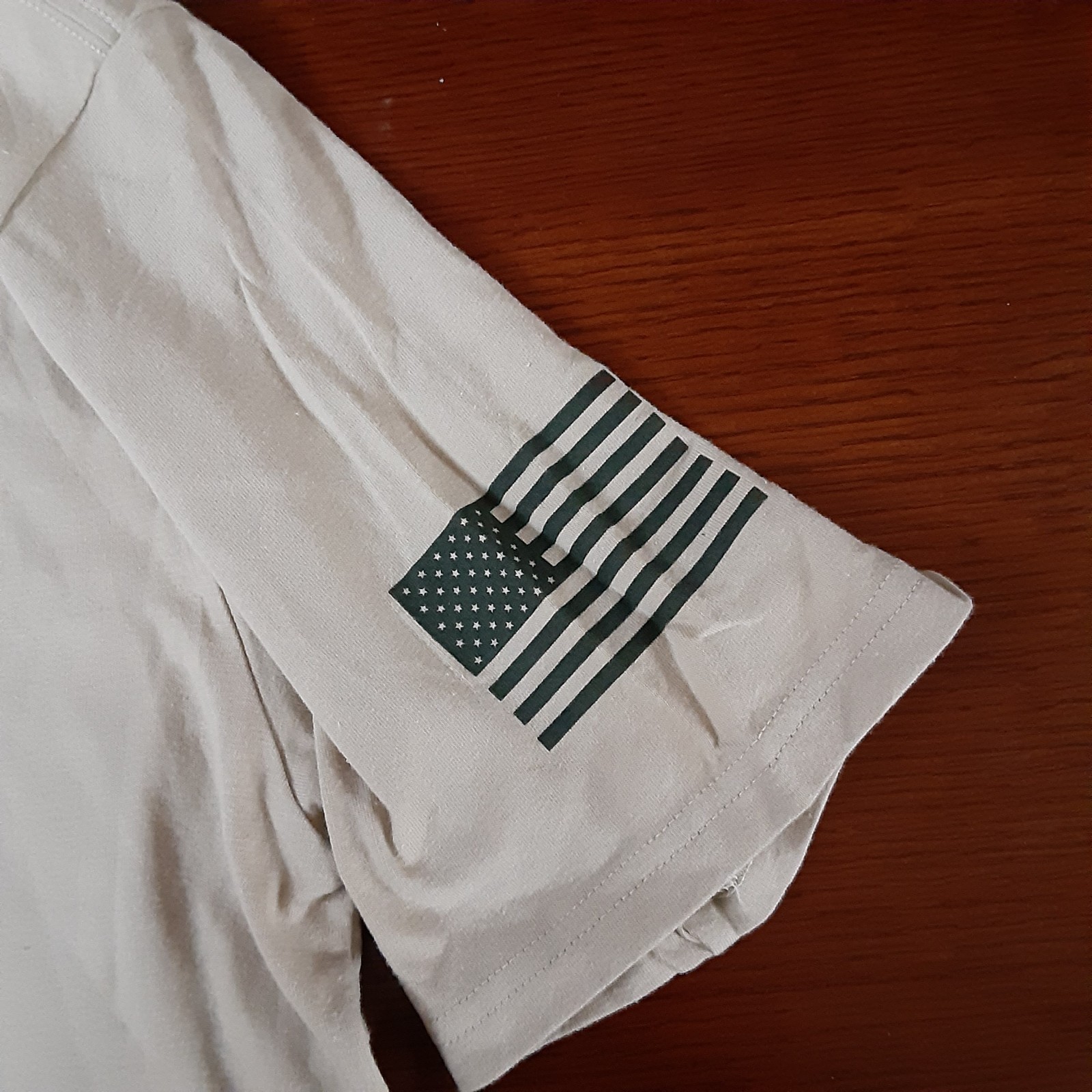 Under Armour UA Shirt Mens Medium Beige Freedom Snake T Graphic Tee USA Flag New