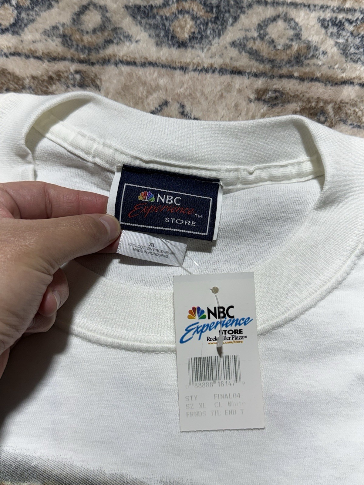VTG 04” NBC Store FRIENDS Embroidered Logo TV Show Cast White T-Shirt Sz XL NWT