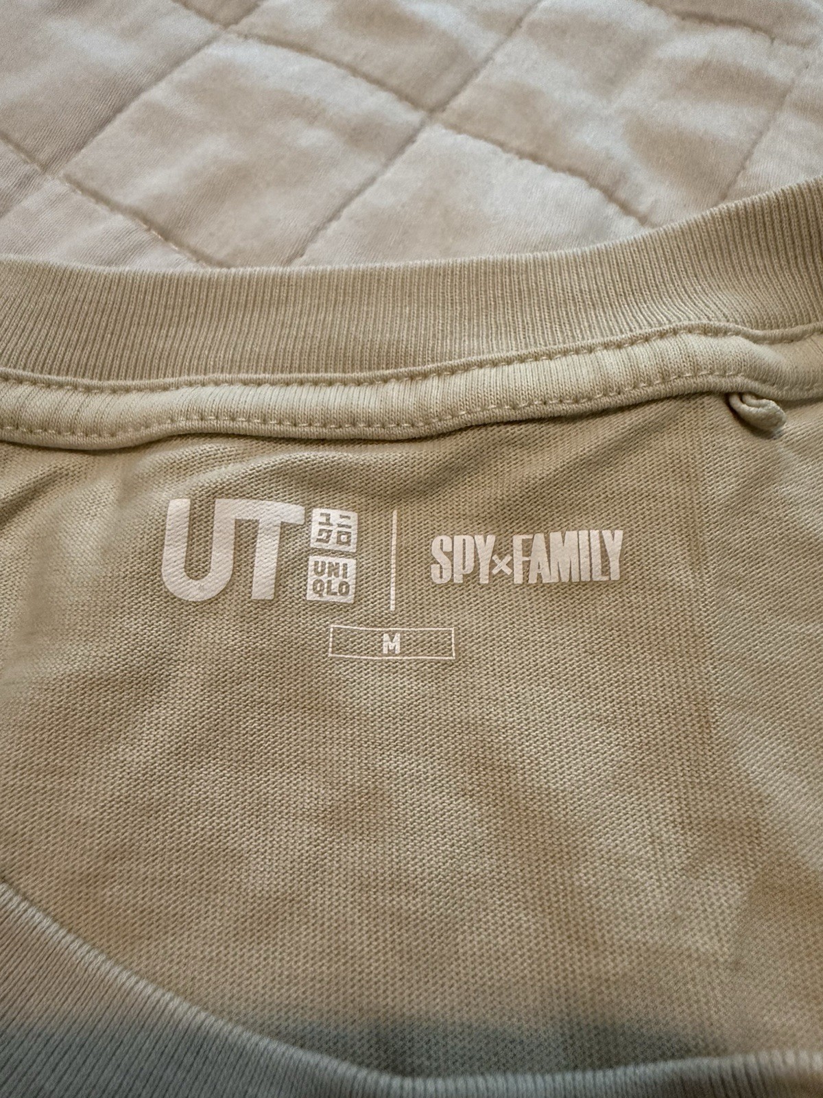 Uniqlo UT SPY x FAMILY Anya Forger Graphic Beige Crew Tee M Short Sleeve