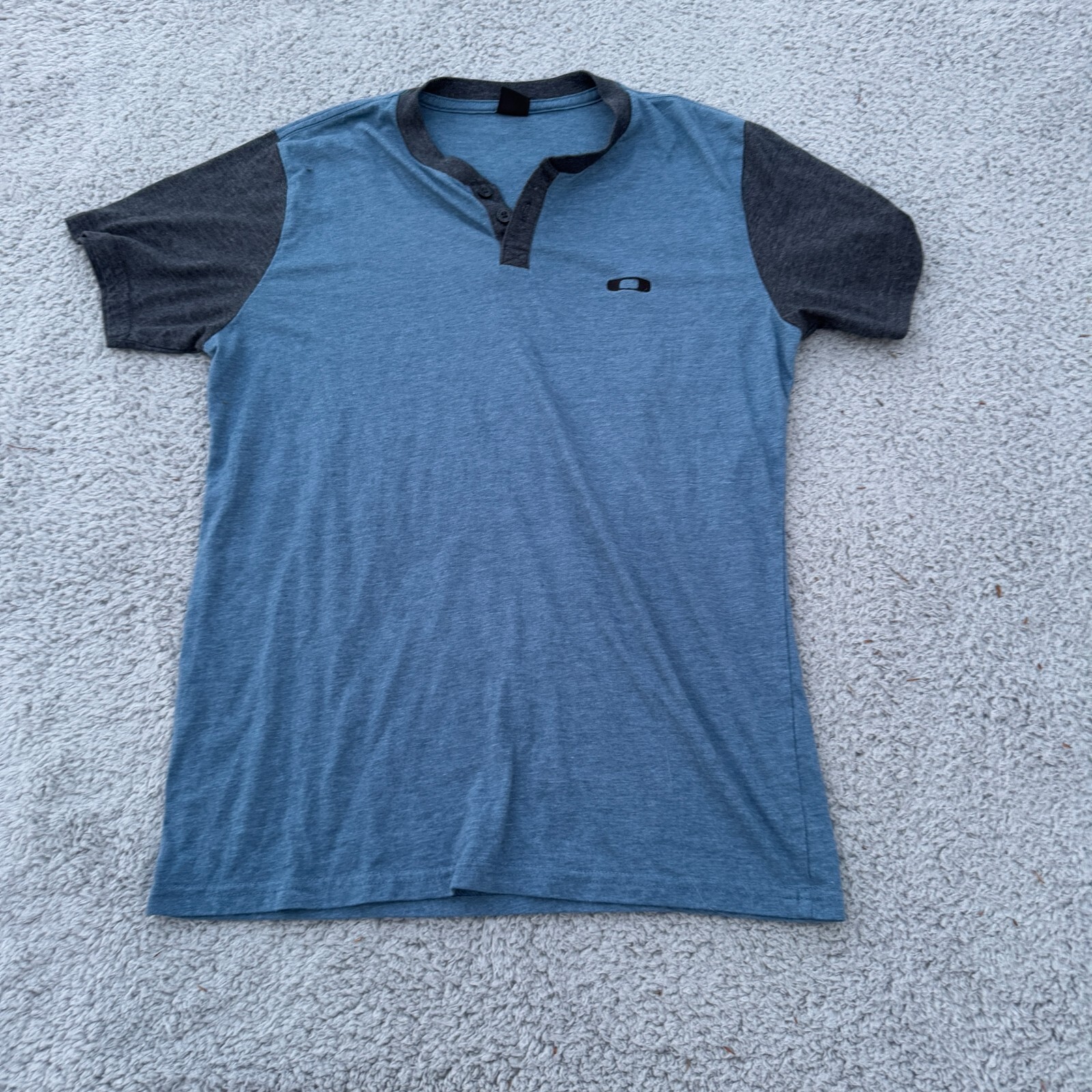 Oakley Henley Style T Shirt Size Small Blue Short Sleeve Cotton Blend Preppy