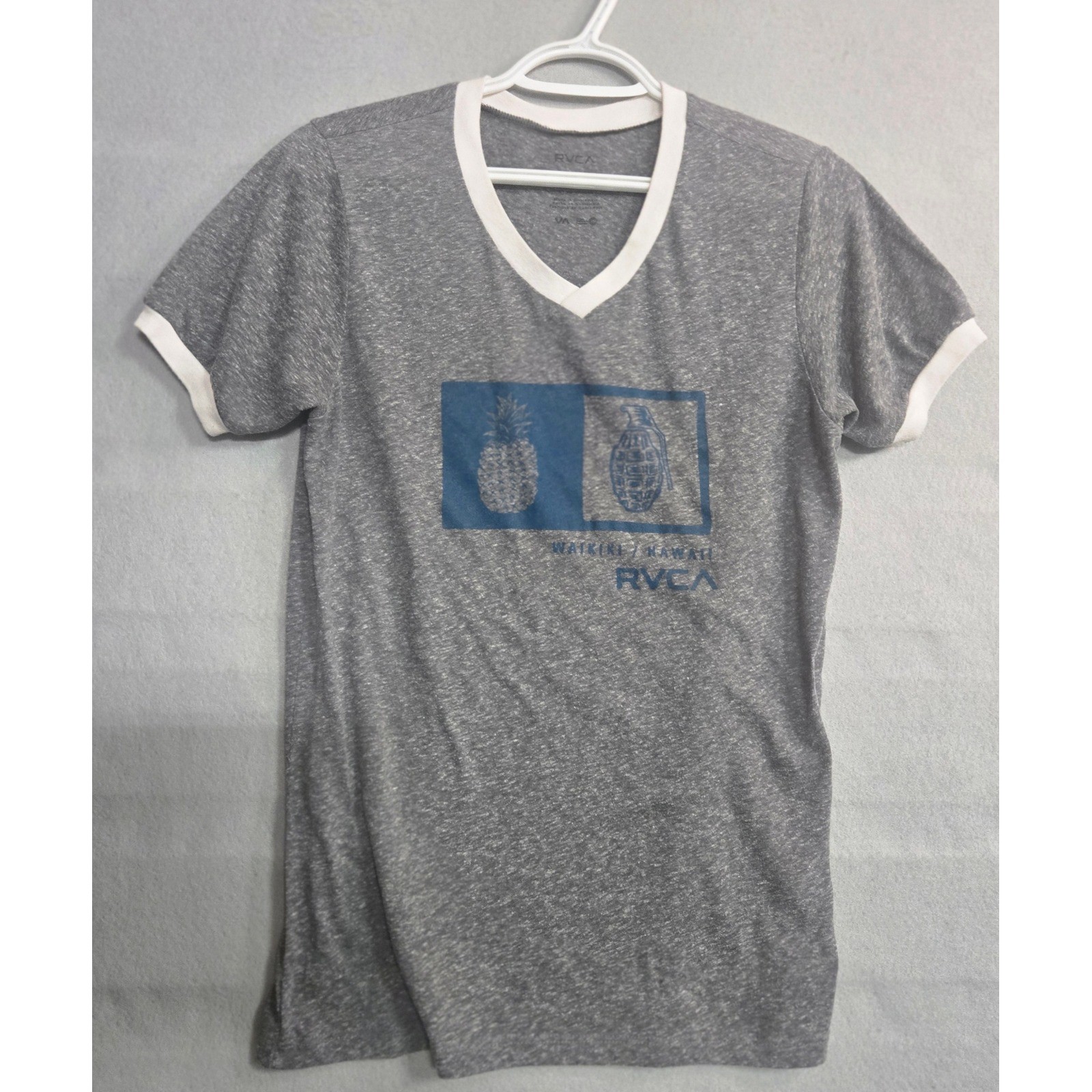 RVCA Waikiki Hawaii Ringer Tee Gray V-Neck Pineapple Grenade Graphic Shirt Men M