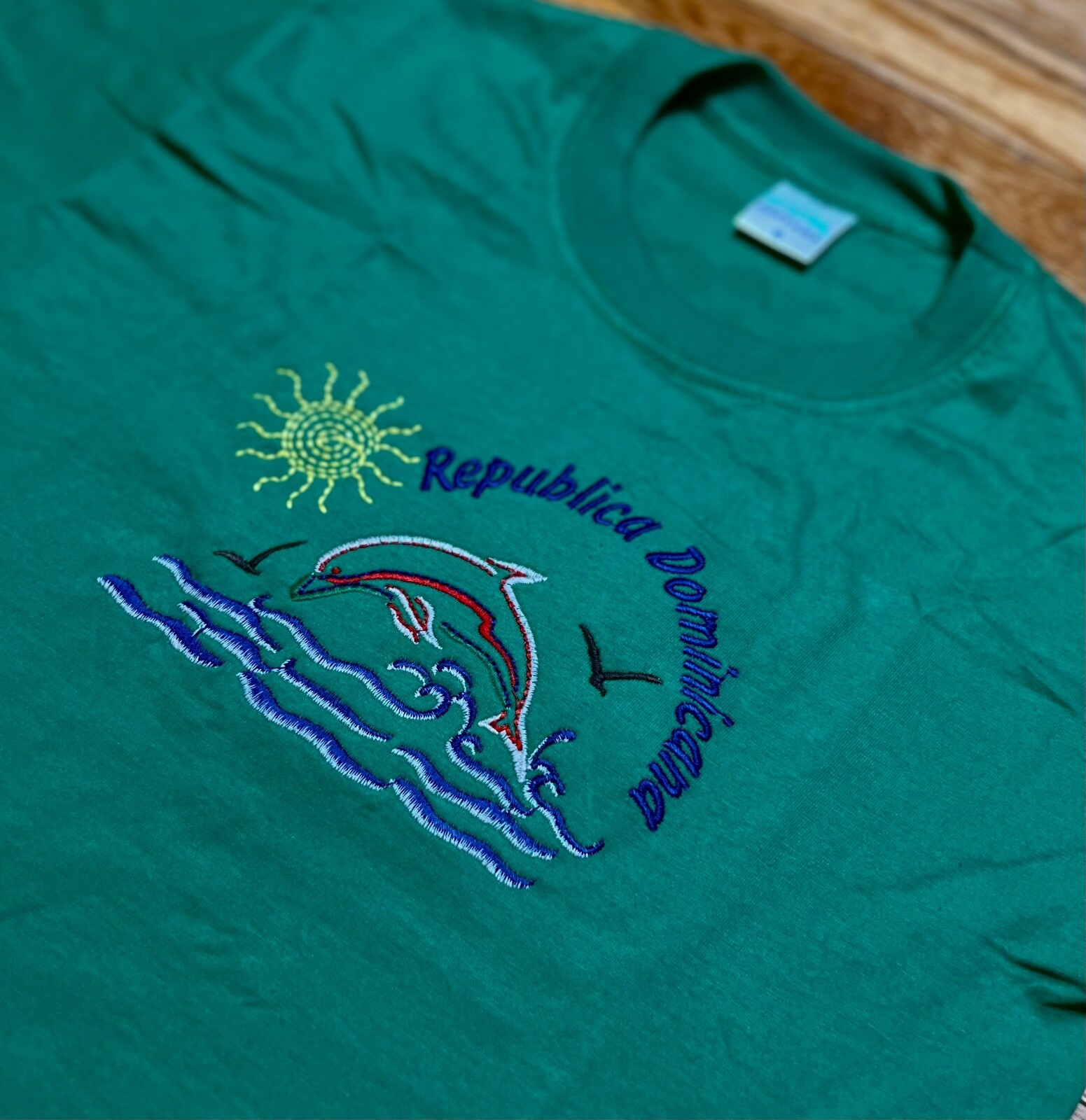 VTG Dominican Republic T Shirt Embroidered Dolphins Souvenir Mens Size S – Green