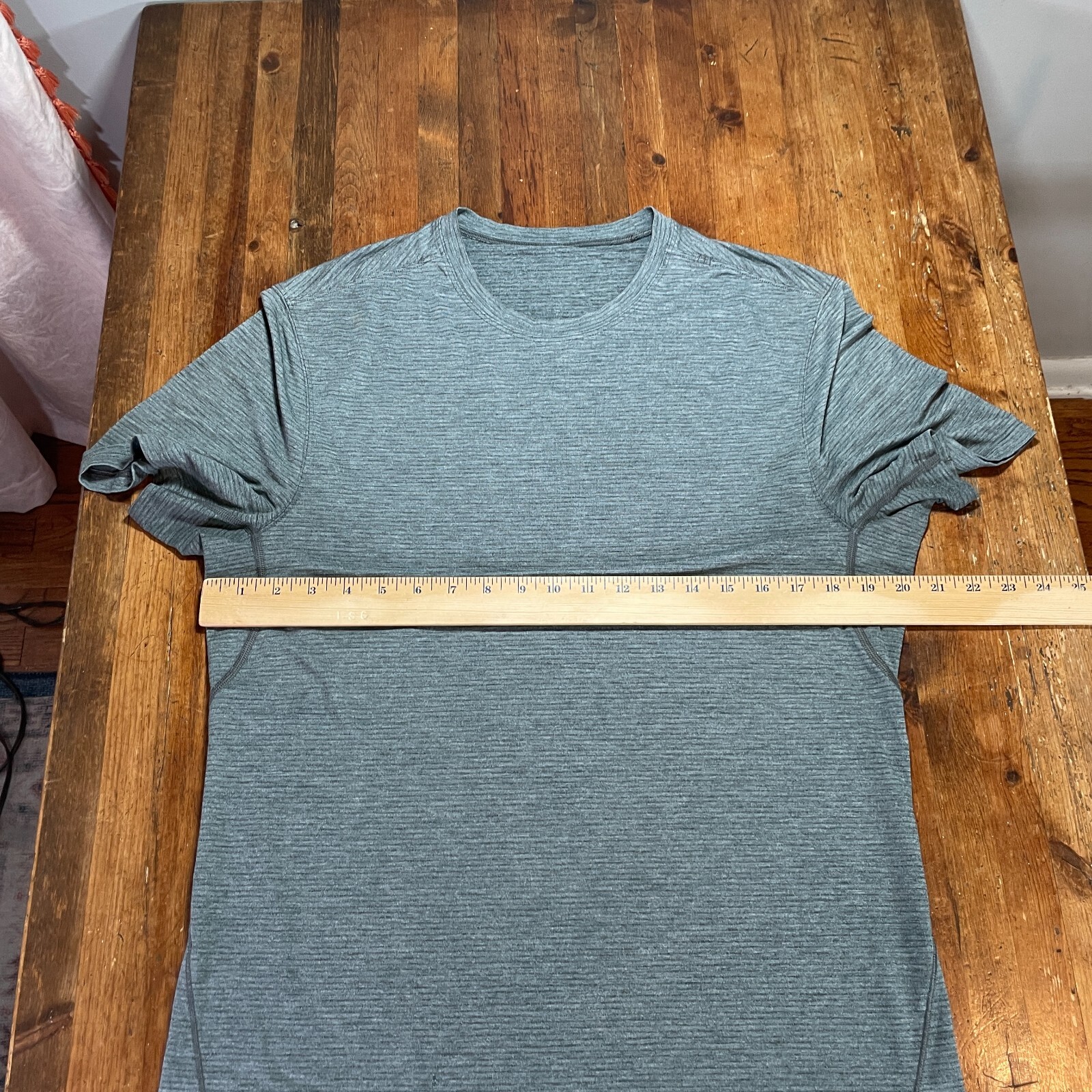 Lululemon Shirt Mens Medium Gray Tee Casual Workout Gym Athleisure Stretch