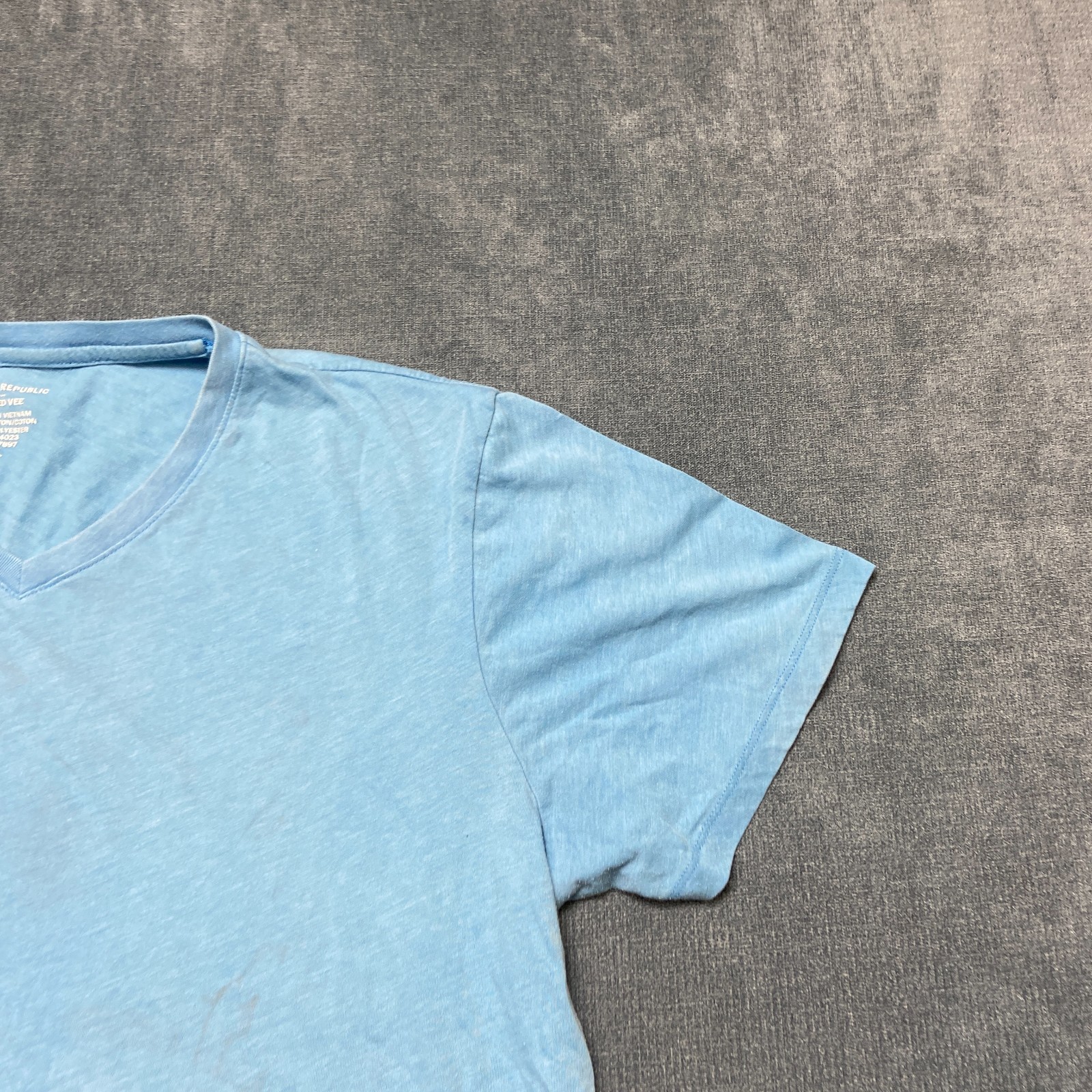 Banana Republic T-Shirt Mens Large Blue Short Sleeve V-Neck Casual Pullover