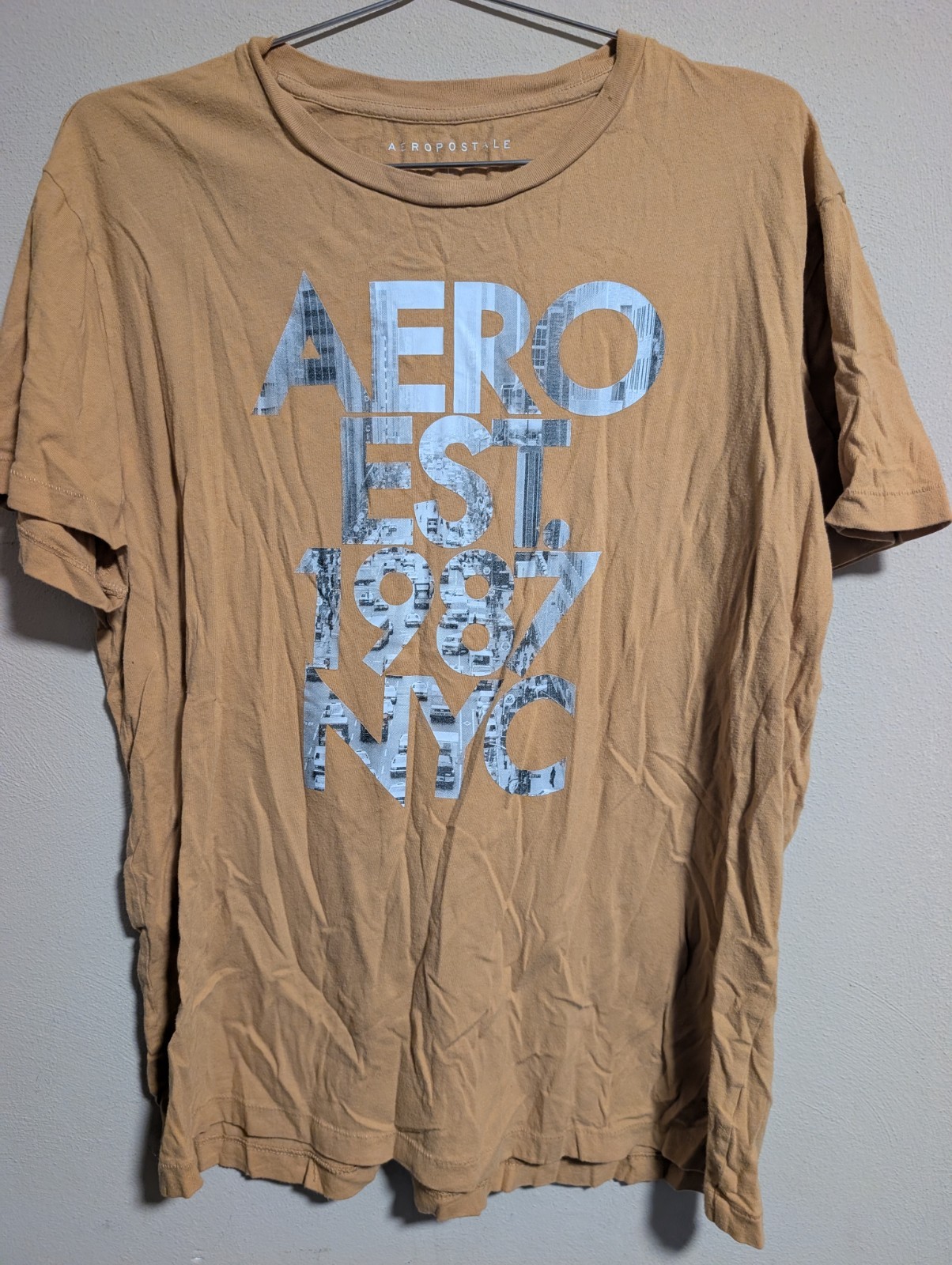 Aeropostale Men’s LARGE Burnt Yellow Short Sleeve Graphic Embellished Logo Tee