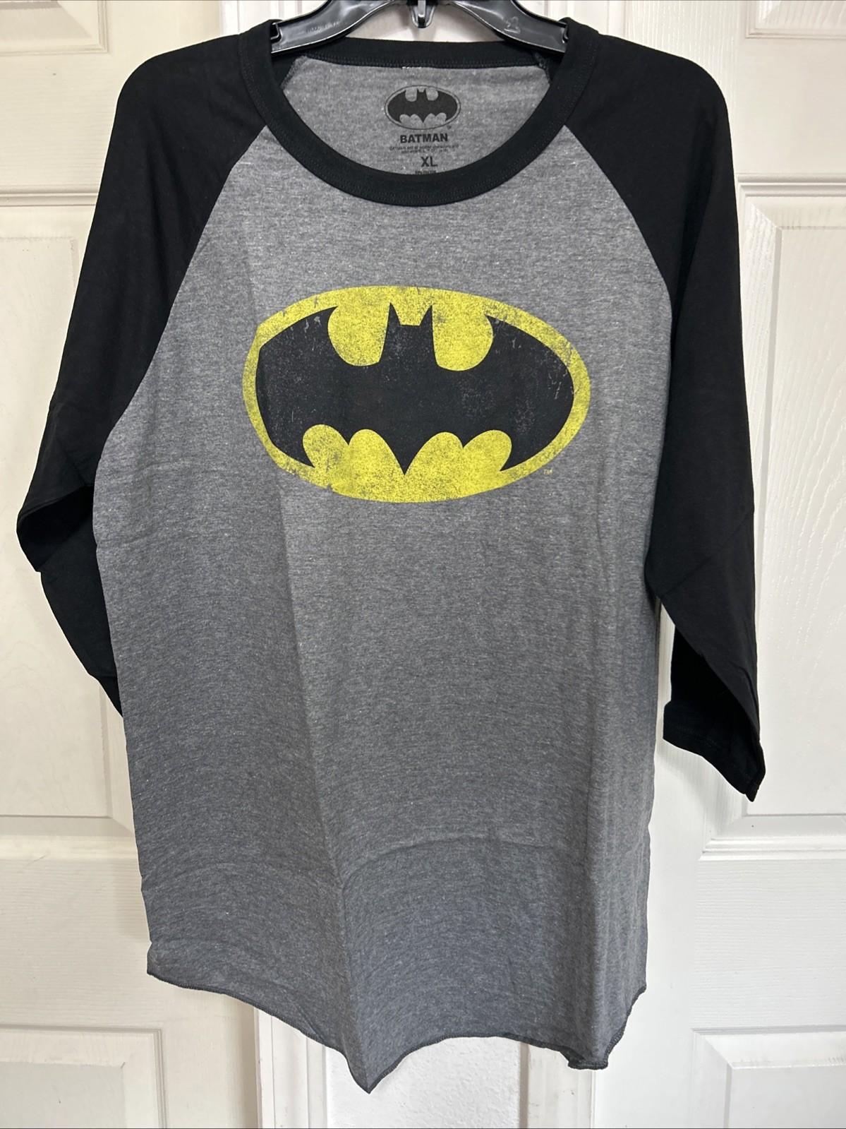 Batman 2-Tone Mens Heather Gray And Black 3/4 Sleeve Raglan Shirt NWT XL