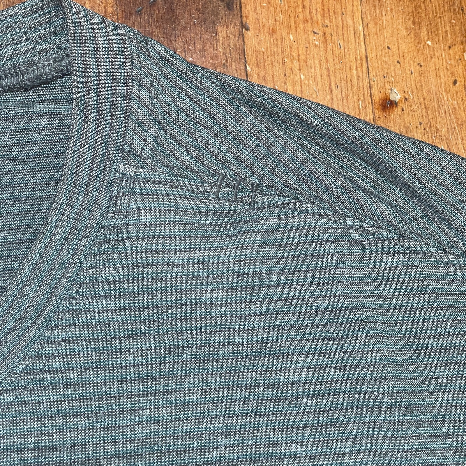 Lululemon Shirt Mens Medium Gray Tee Casual Workout Gym Athleisure Stretch