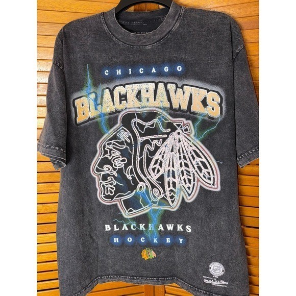 Chicago Blackhawks Mitchell & Ness Short Sleeve TShirt. Mens Medium (NWTS)