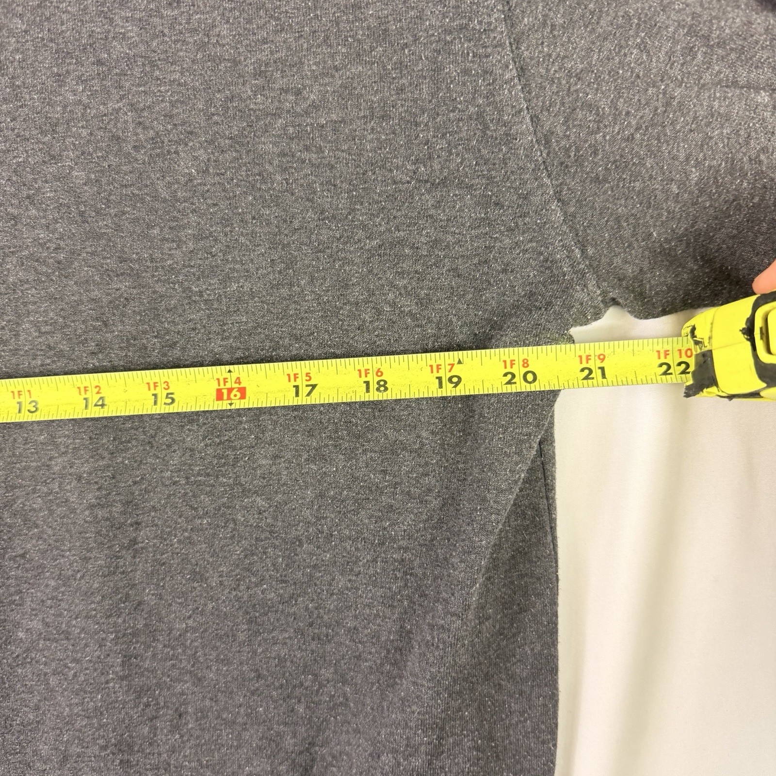 Carhartt T-Shirt Men’s Medium Original Fit Gray Pocket Long Sleeve K231