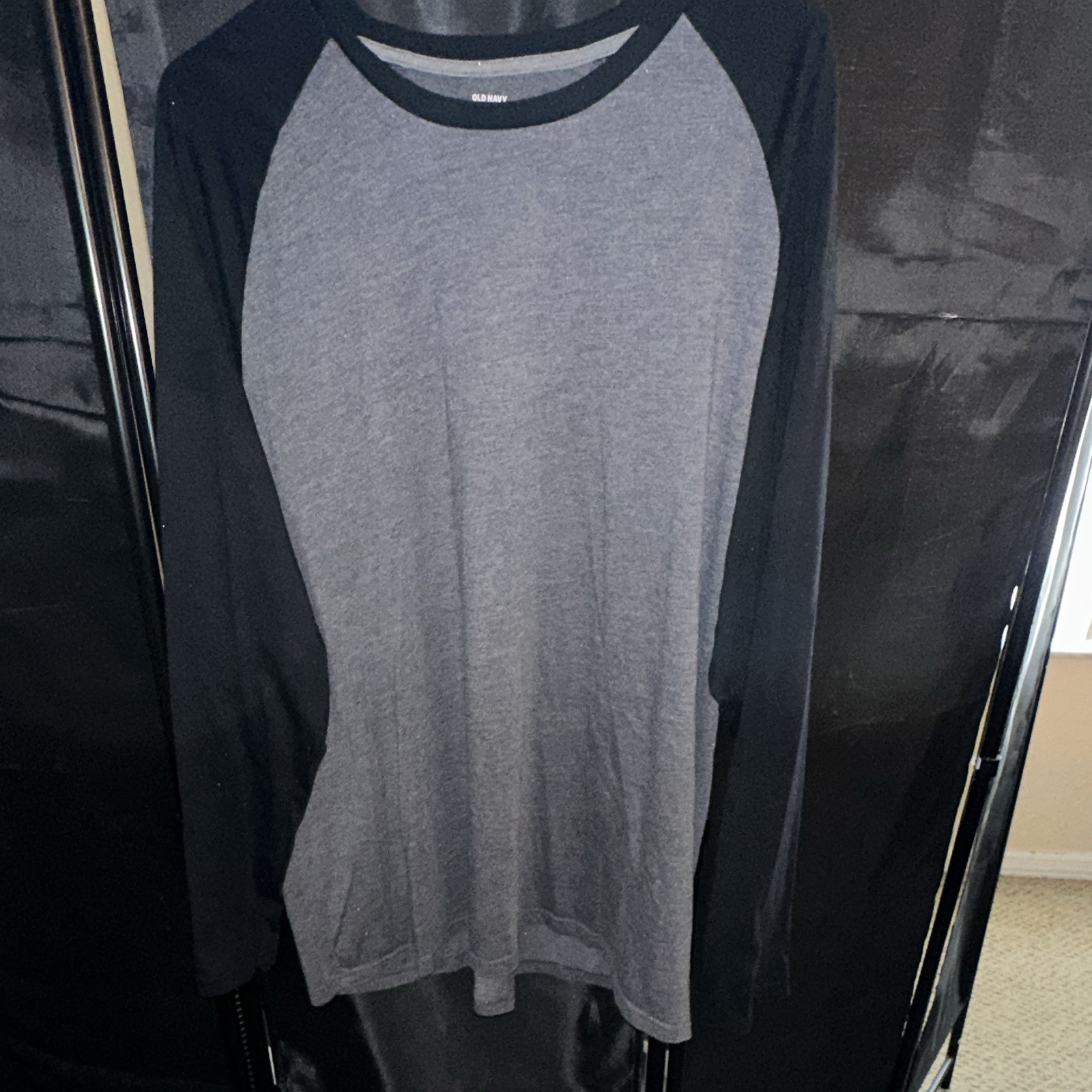 Old Navy Men’s 2XL Gray/Black Soft-Washed Colorblock Raglan Crew T-Shirt