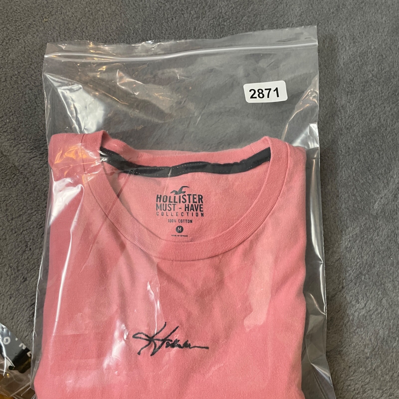 Hollister Must Have Collection TShirt Mens M Pink Coral Logo Text Short Sleeves